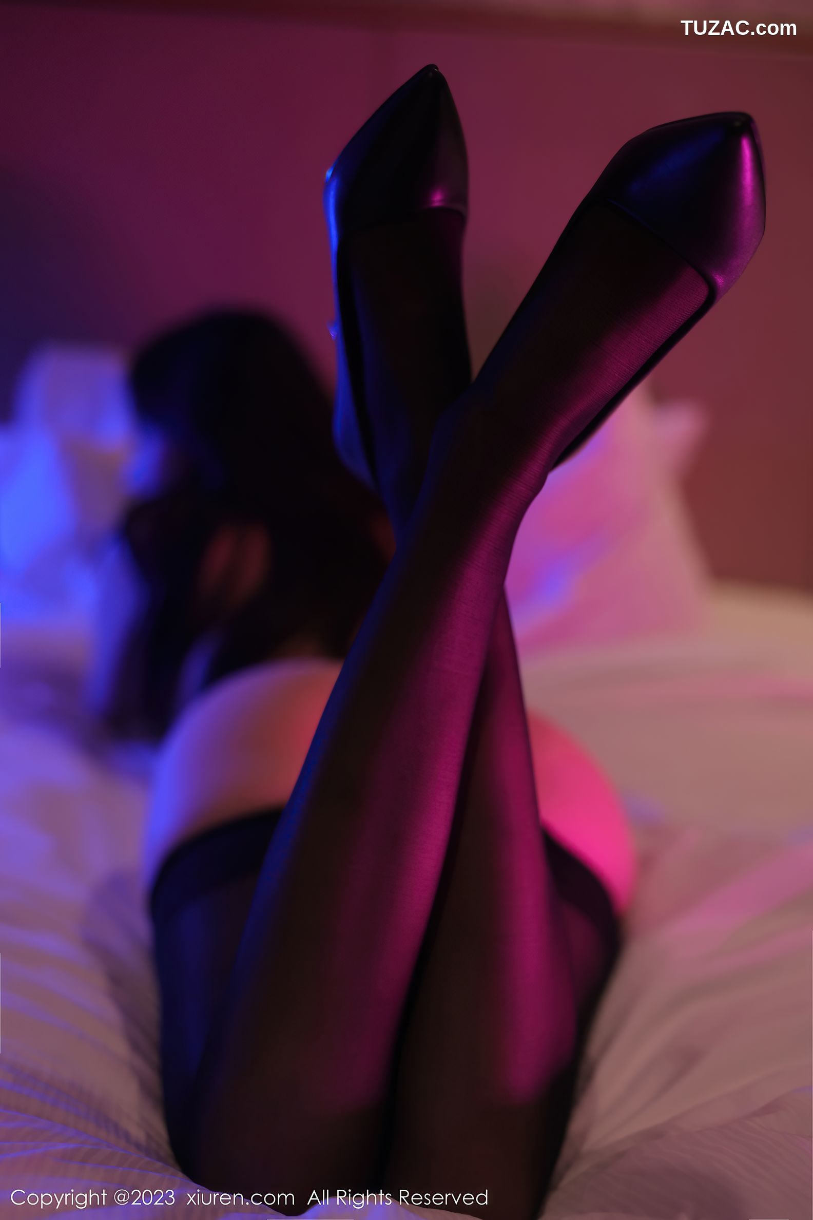 XiuRen秀人网-6083-薇薇酱-白色睡袍黑蕾丝内衣