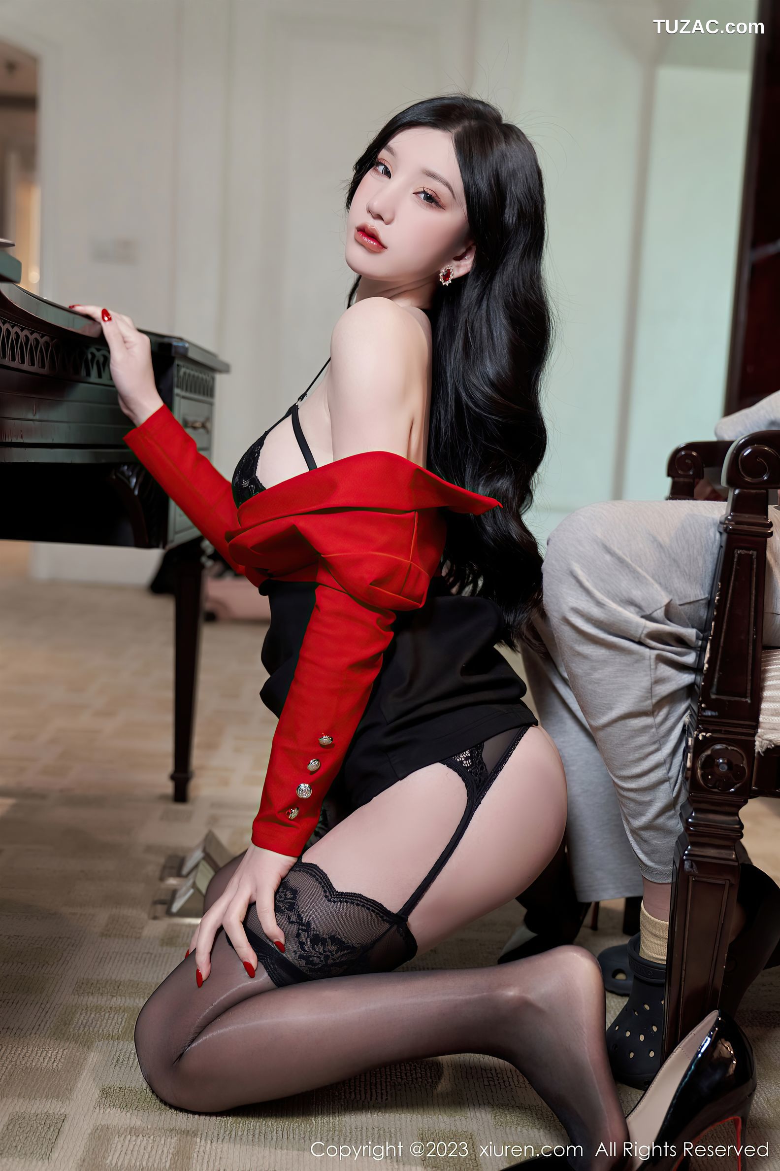 XiuRen秀人网-6101-周于希-办公室秘密主题黑色蕾丝内衣