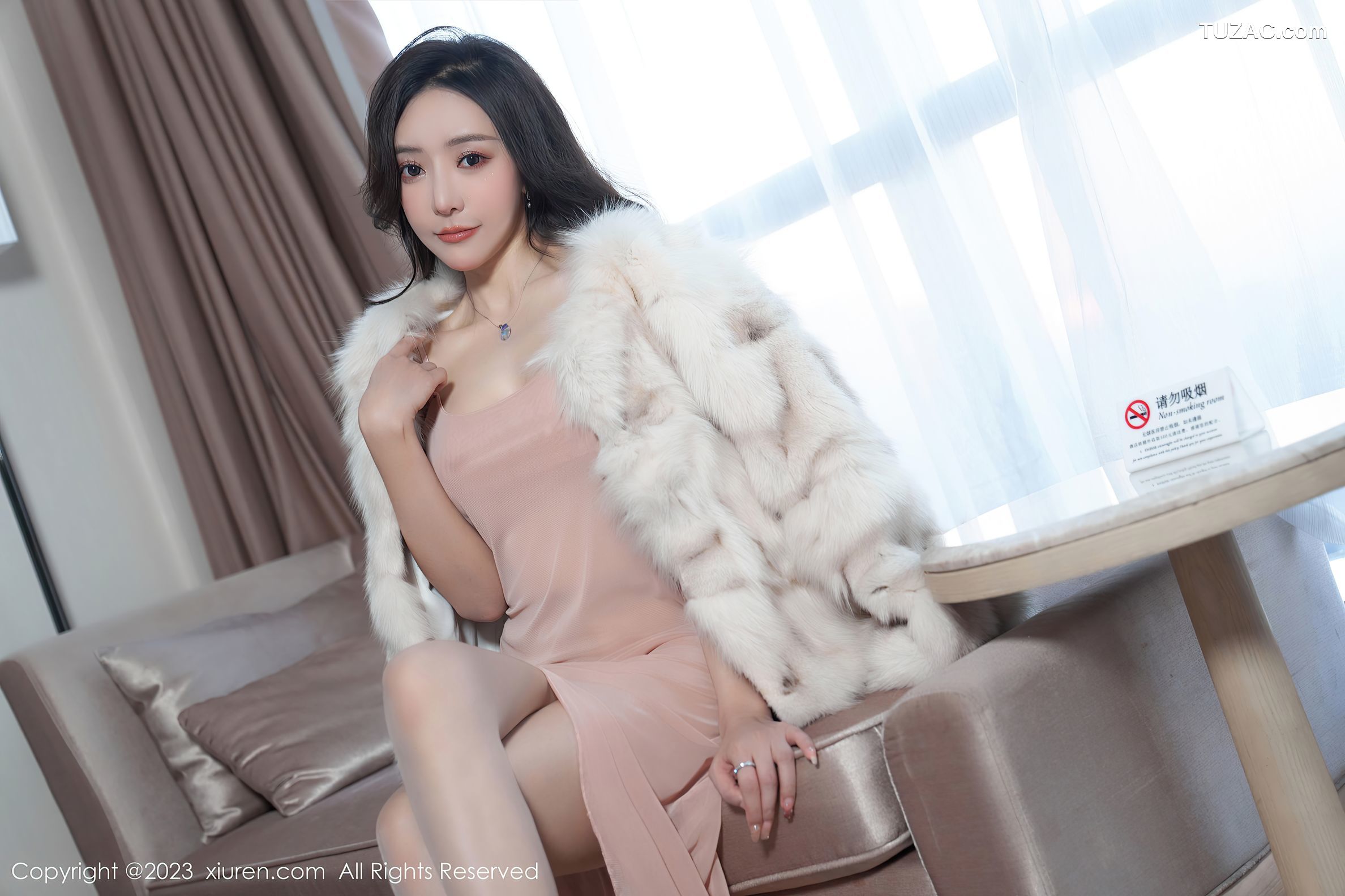 XiuRen秀人网-6105-王馨瑶-珍珠色吊带长裙原色丝袜