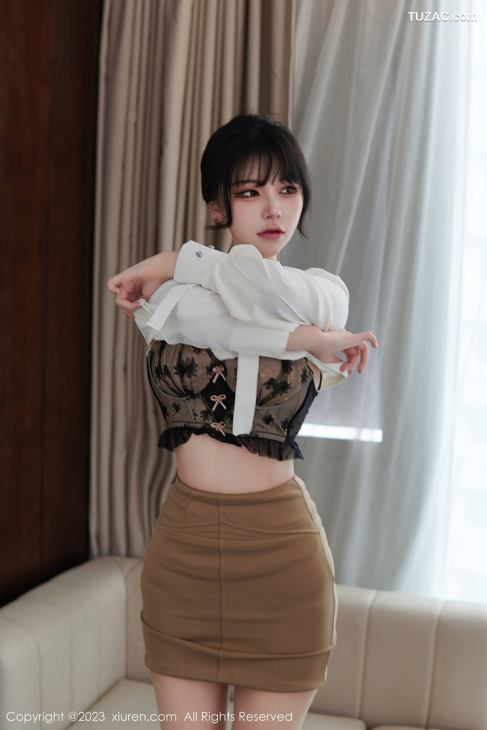 XiuRen秀人网-6111-桃桃子-白T黄色短裙蕾丝内衣肉丝