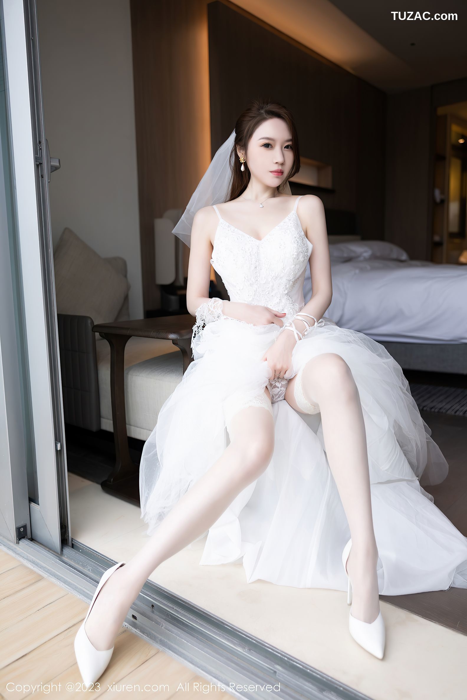 XiuRen秀人网-6120-梦心玥-白色婚纱服饰白丝袜