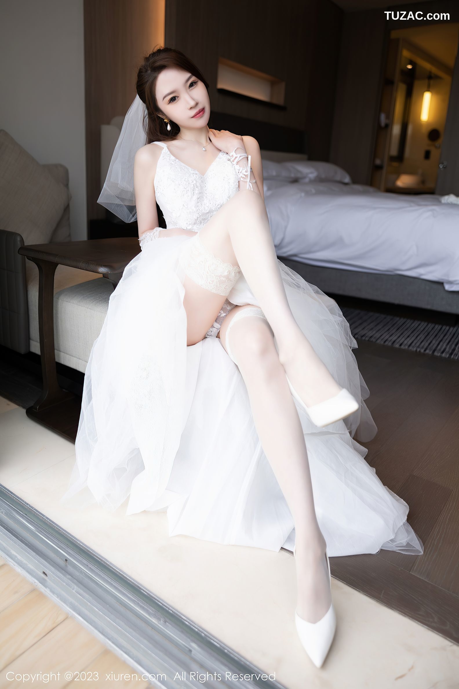 XiuRen秀人网-6120-梦心玥-白色婚纱服饰白丝袜