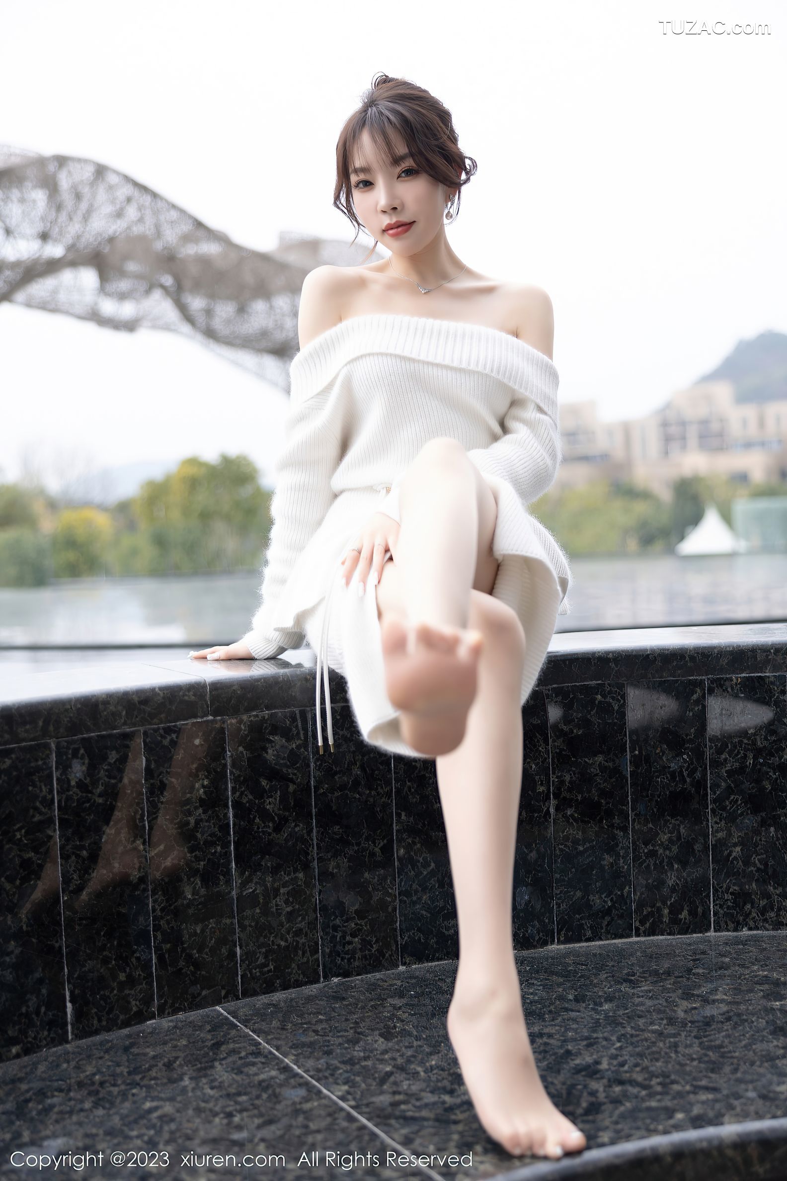 XiuRen秀人网-6132-徐莉芝-露肩连衣长裙白色蕾丝内衣