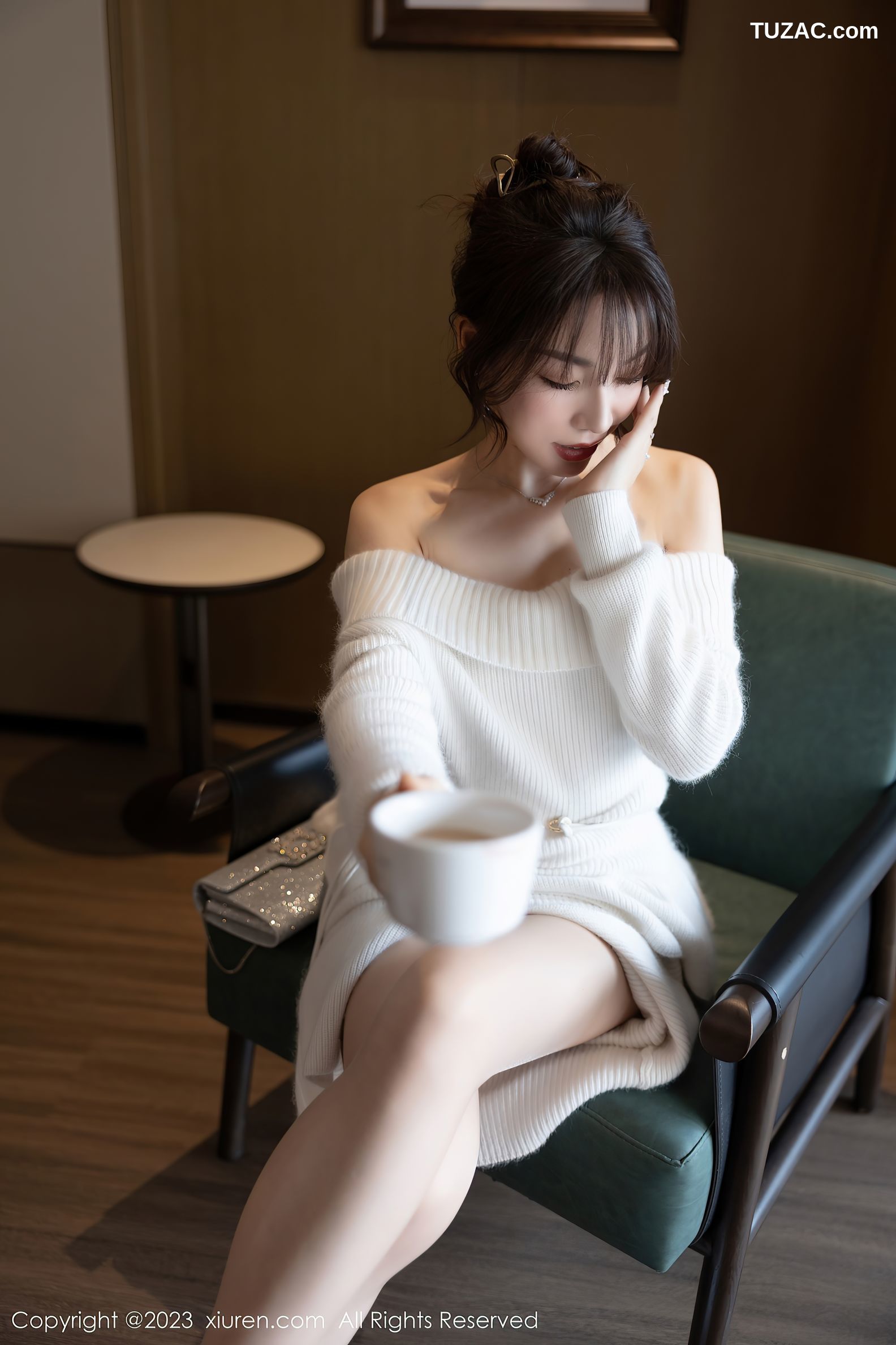 XiuRen秀人网-6132-徐莉芝-露肩连衣长裙白色蕾丝内衣