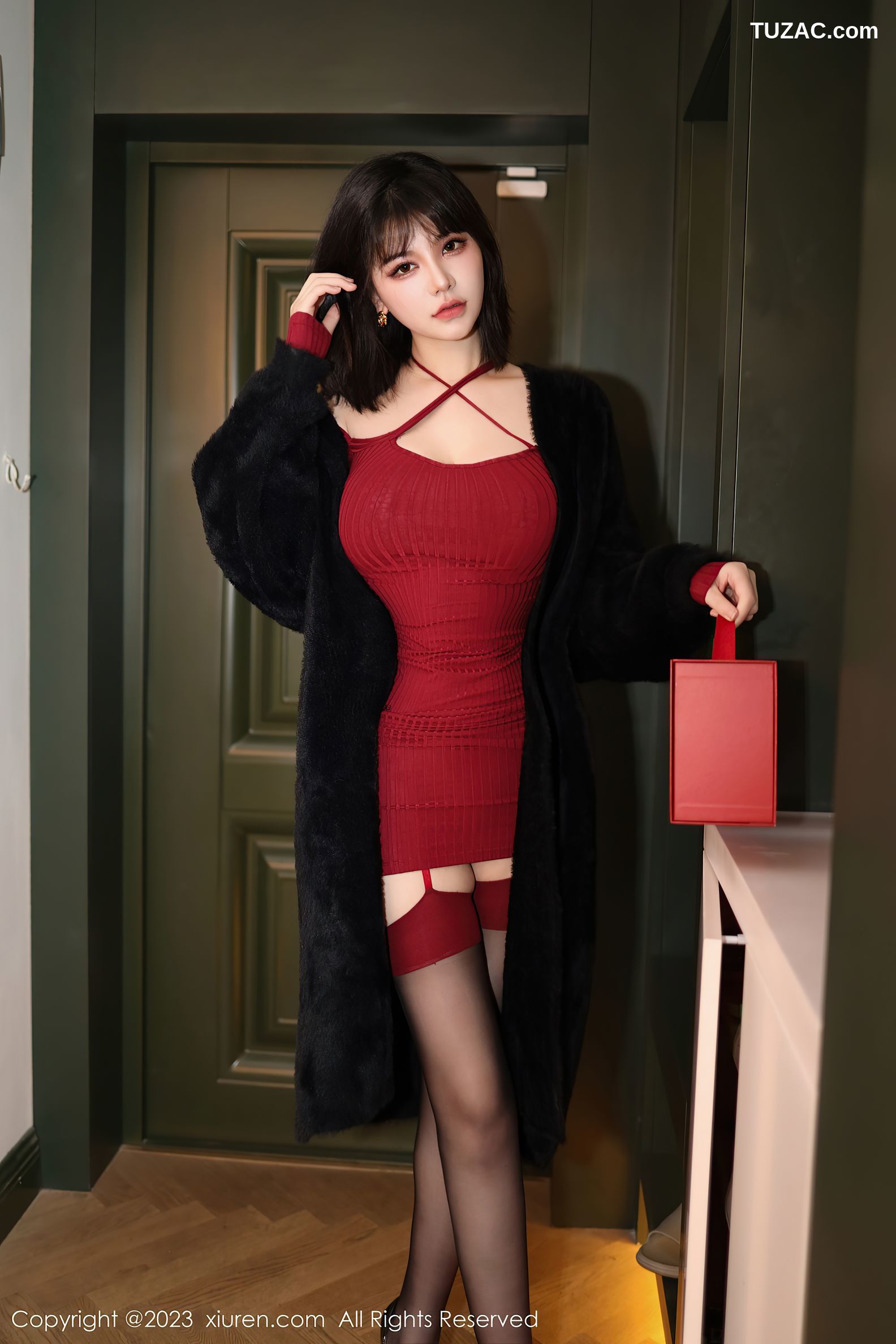 XiuRen秀人网-6144-桃桃子-红色收身连衣短黑色蕾丝内衣