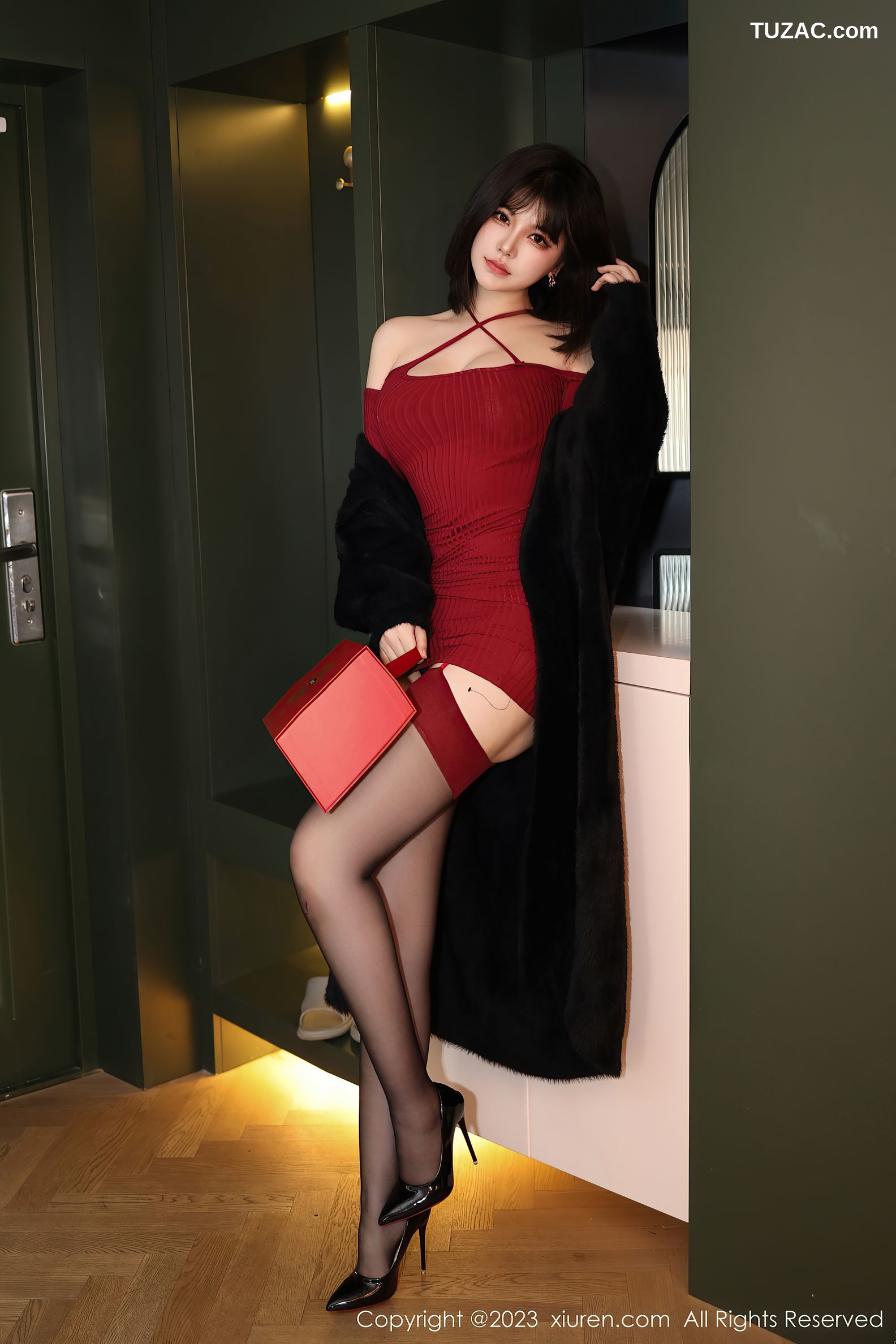 XiuRen秀人网-6144-桃桃子-红色收身连衣短黑色蕾丝内衣