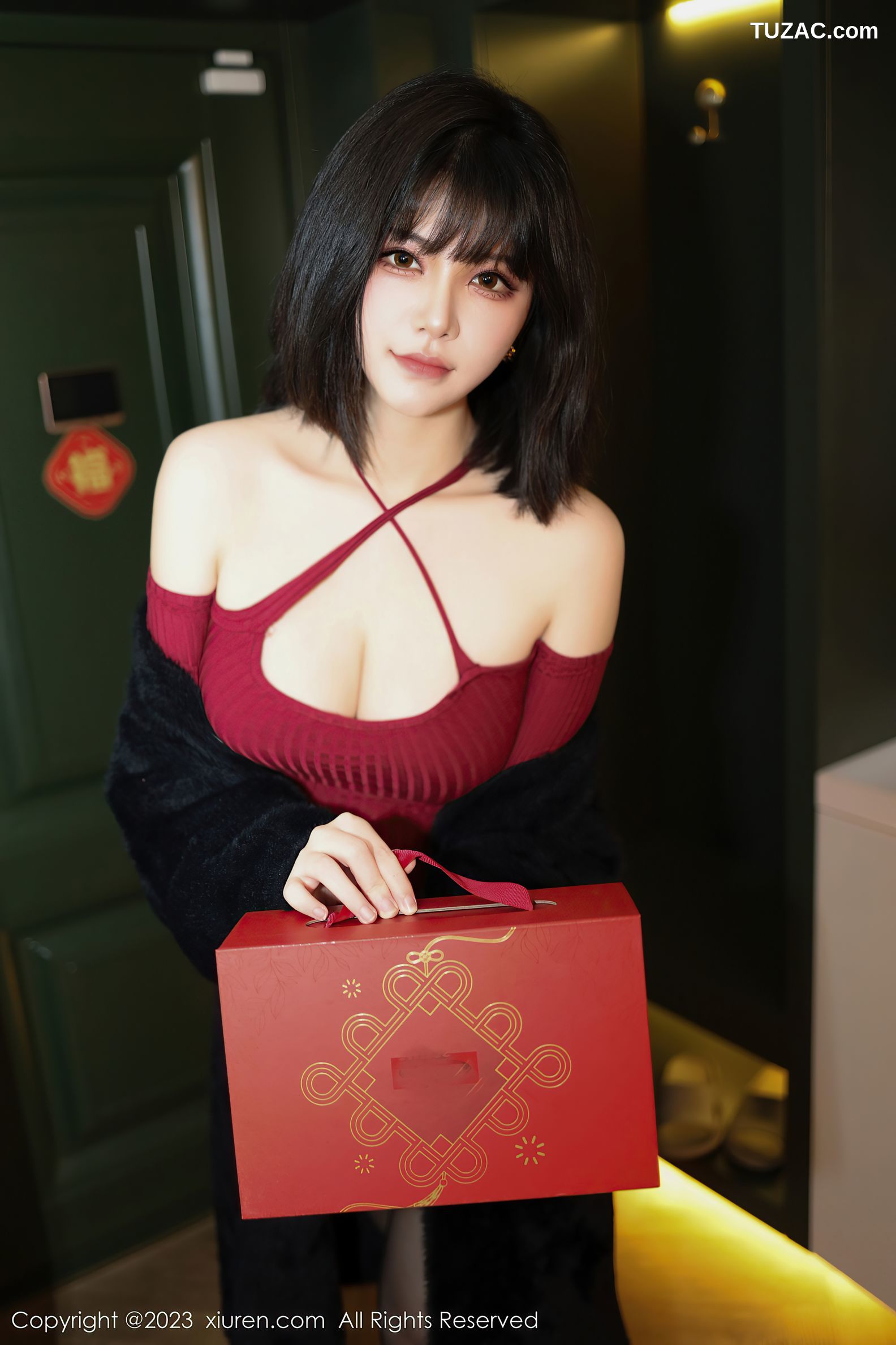 XiuRen秀人网-6144-桃桃子-红色收身连衣短黑色蕾丝内衣