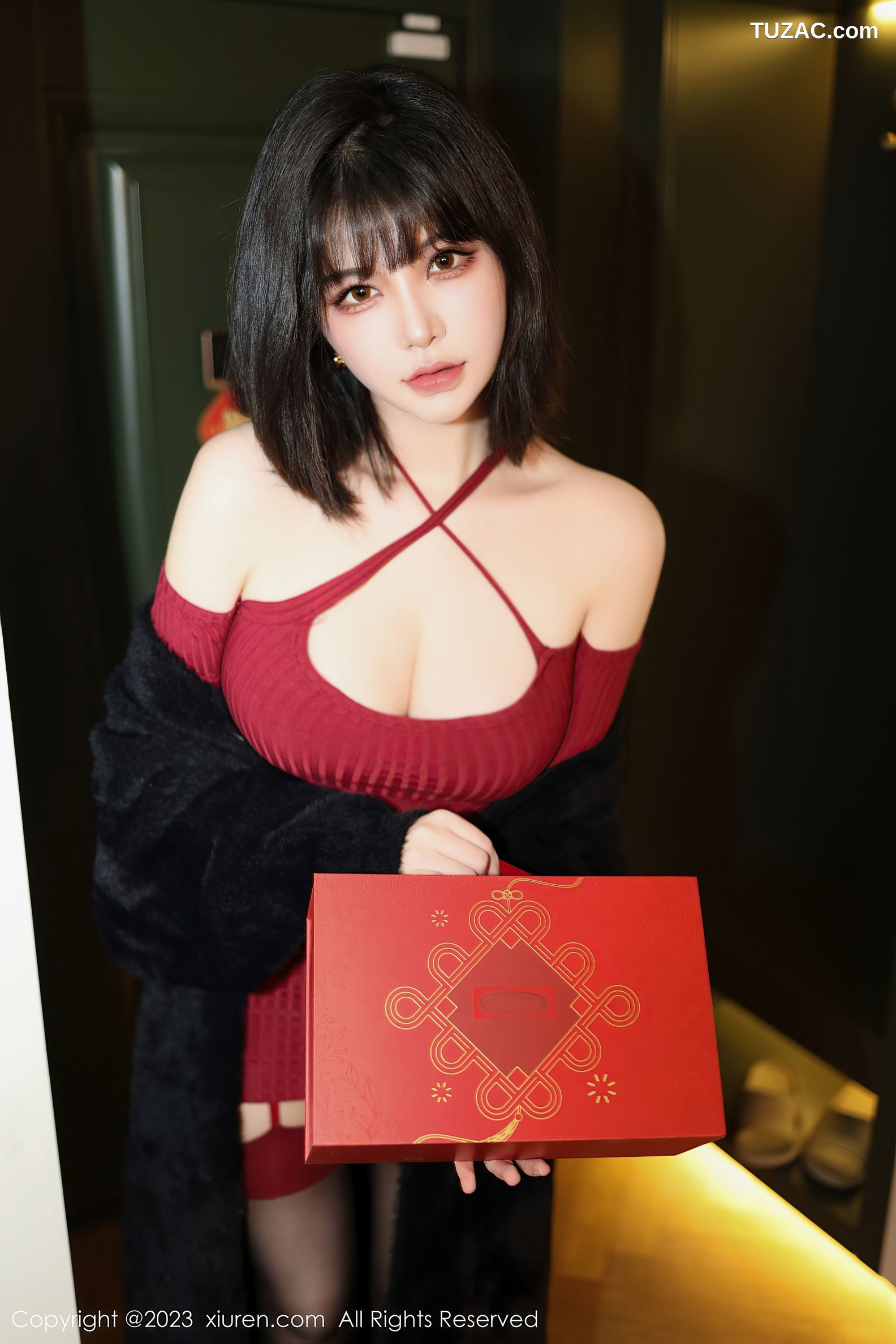 XiuRen秀人网-6144-桃桃子-红色收身连衣短黑色蕾丝内衣