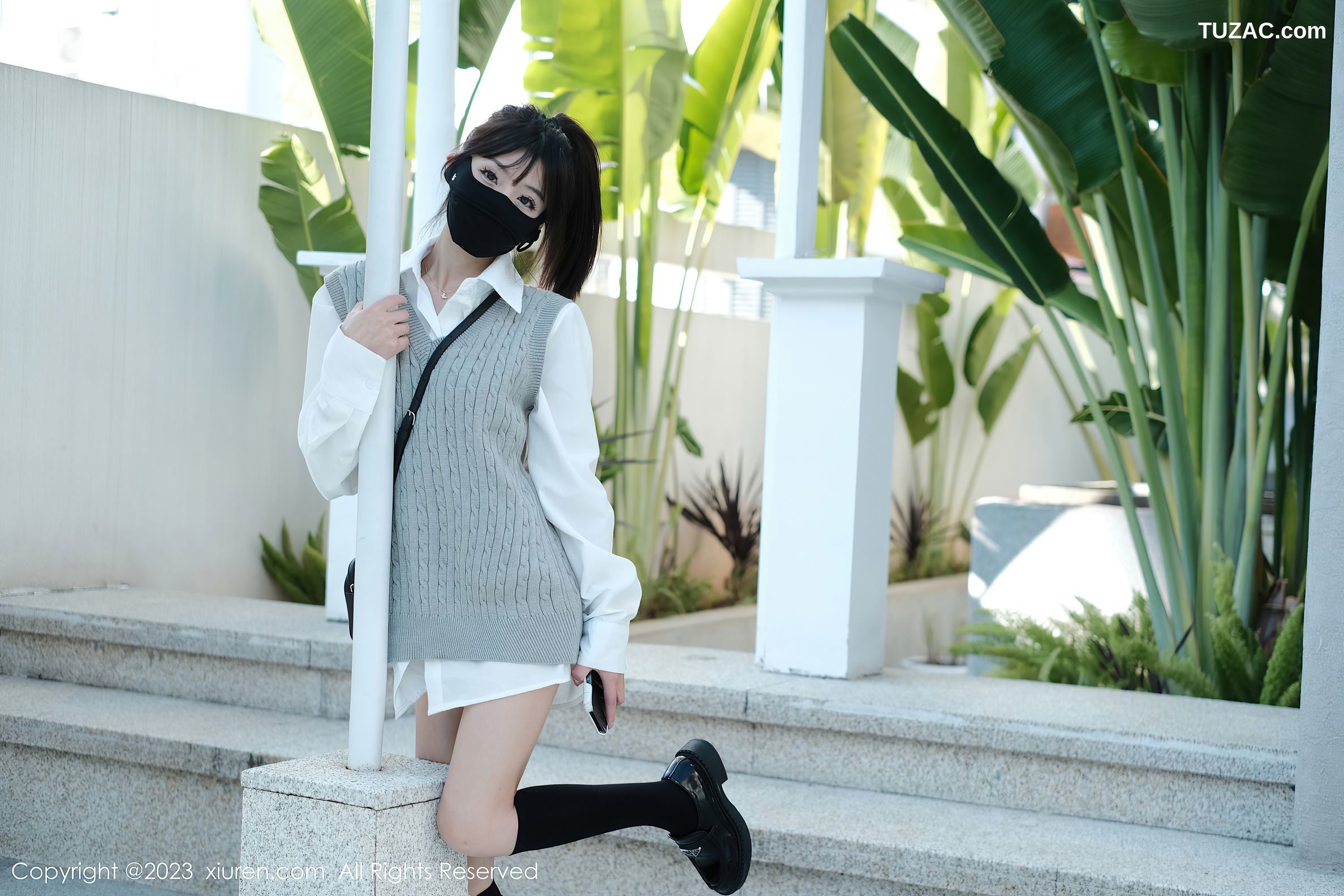 XiuRen秀人网-6145-佘贝拉-南京旅拍-白T灰色短裙