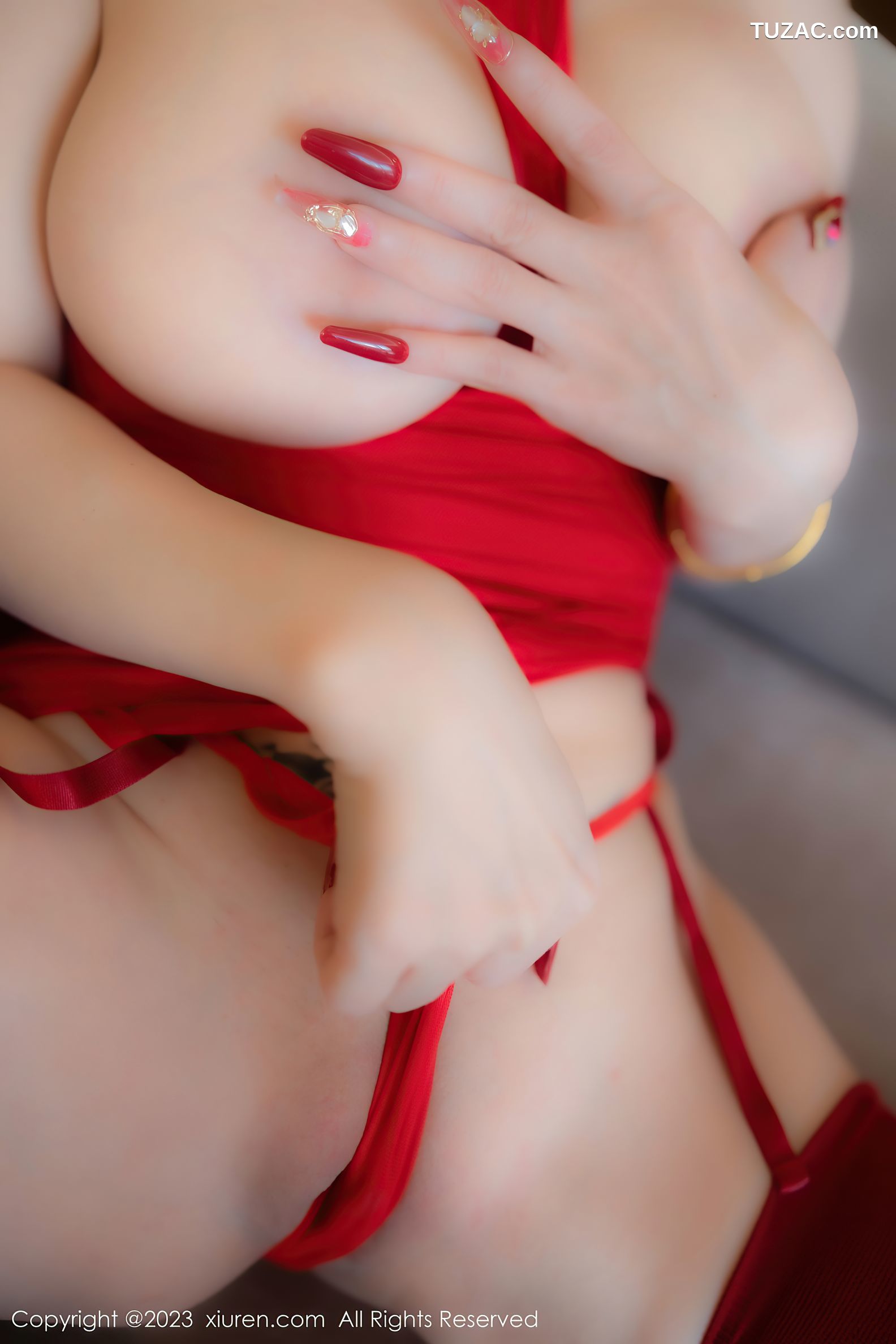 XiuRen秀人网-6151-潘娇娇-红色薄纱轻透情趣服黑丝吊带袜