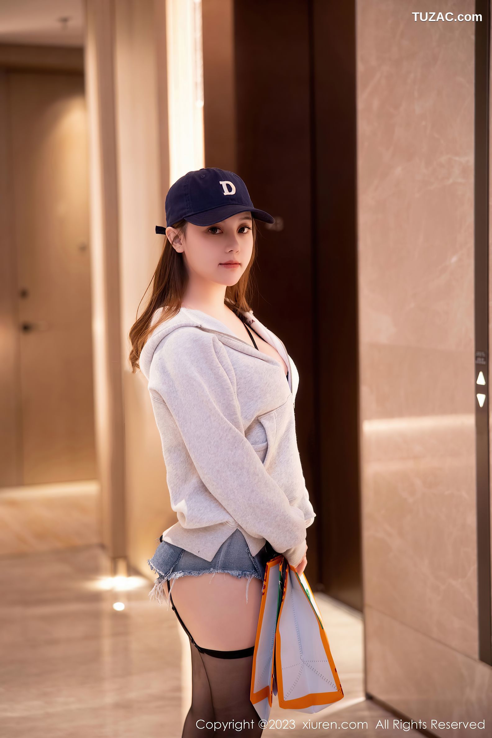 XiuRen秀人网-6155-豆瓣酱-角色扮演黑色蕾丝内衣黑丝