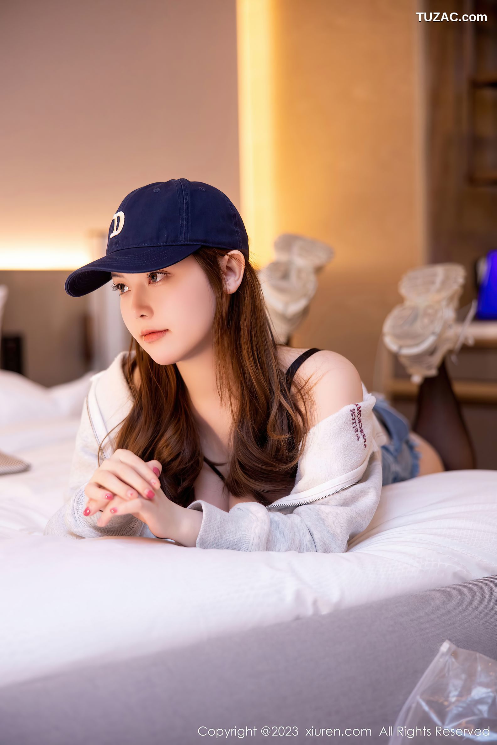 XiuRen秀人网-6155-豆瓣酱-角色扮演黑色蕾丝内衣黑丝