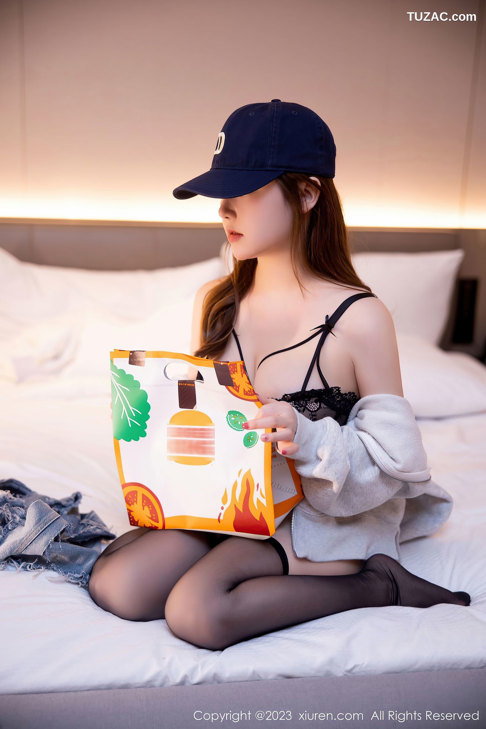 XiuRen秀人网-6155-豆瓣酱-角色扮演黑色蕾丝内衣黑丝