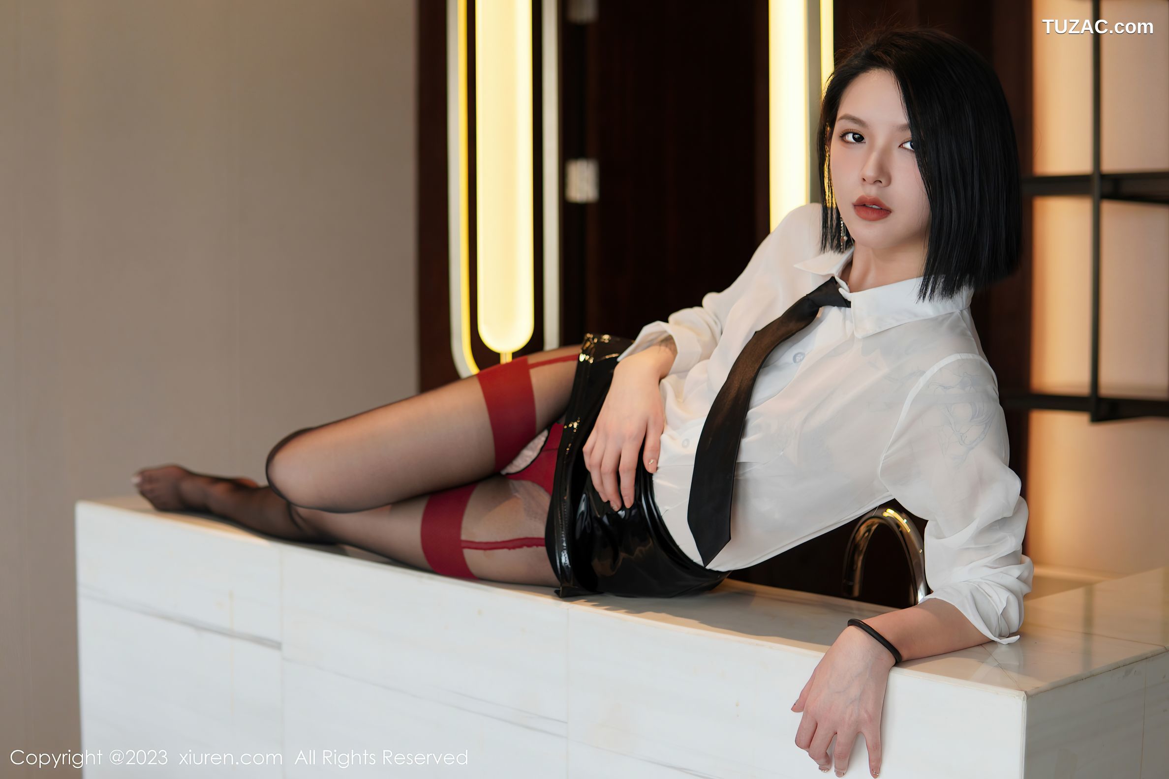 XiuRen秀人网-6158-特乔-白T黑皮短裙蕾丝内衣黑丝吊带袜