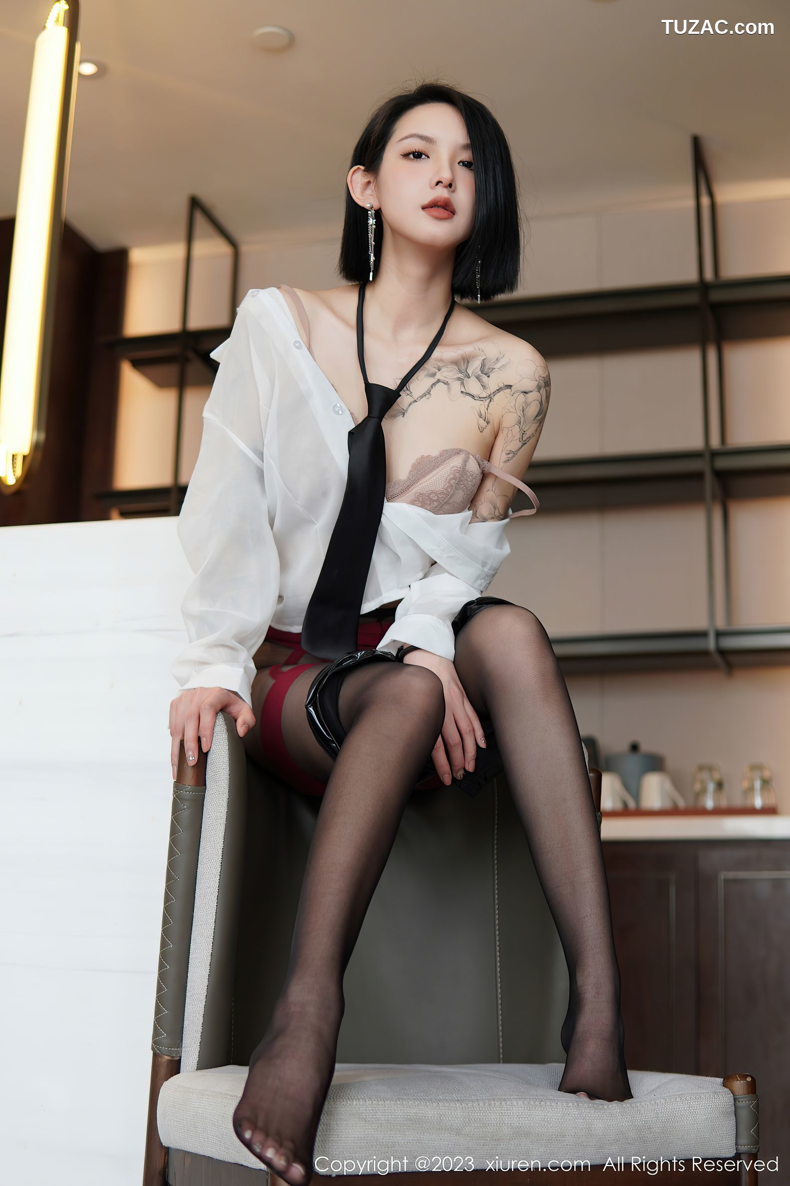 XiuRen秀人网-6158-特乔-白T黑皮短裙蕾丝内衣黑丝吊带袜