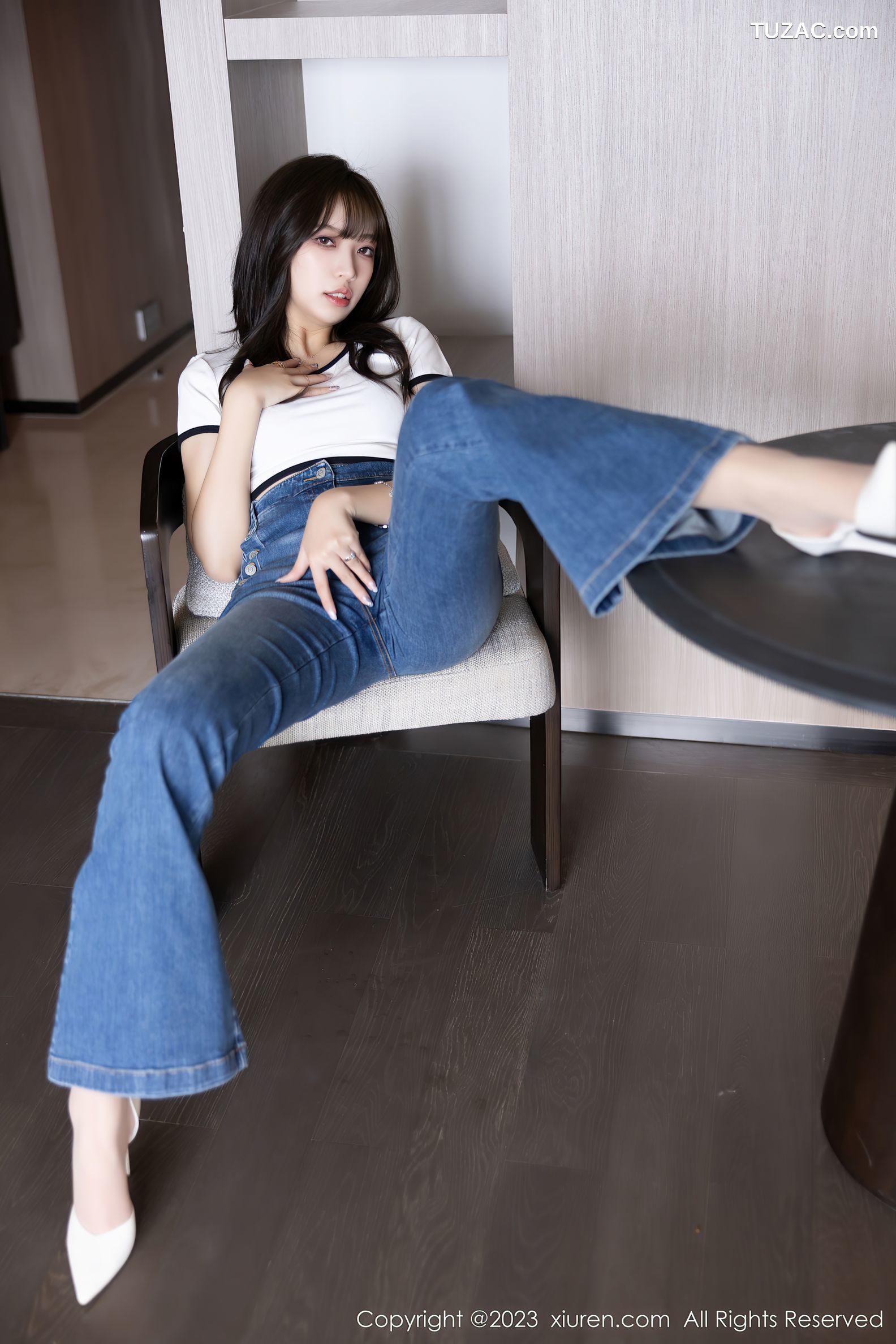 XiuRen秀人网-6160-郑颖姗-白色上衣牛仔长裤蕾丝内衣肉丝