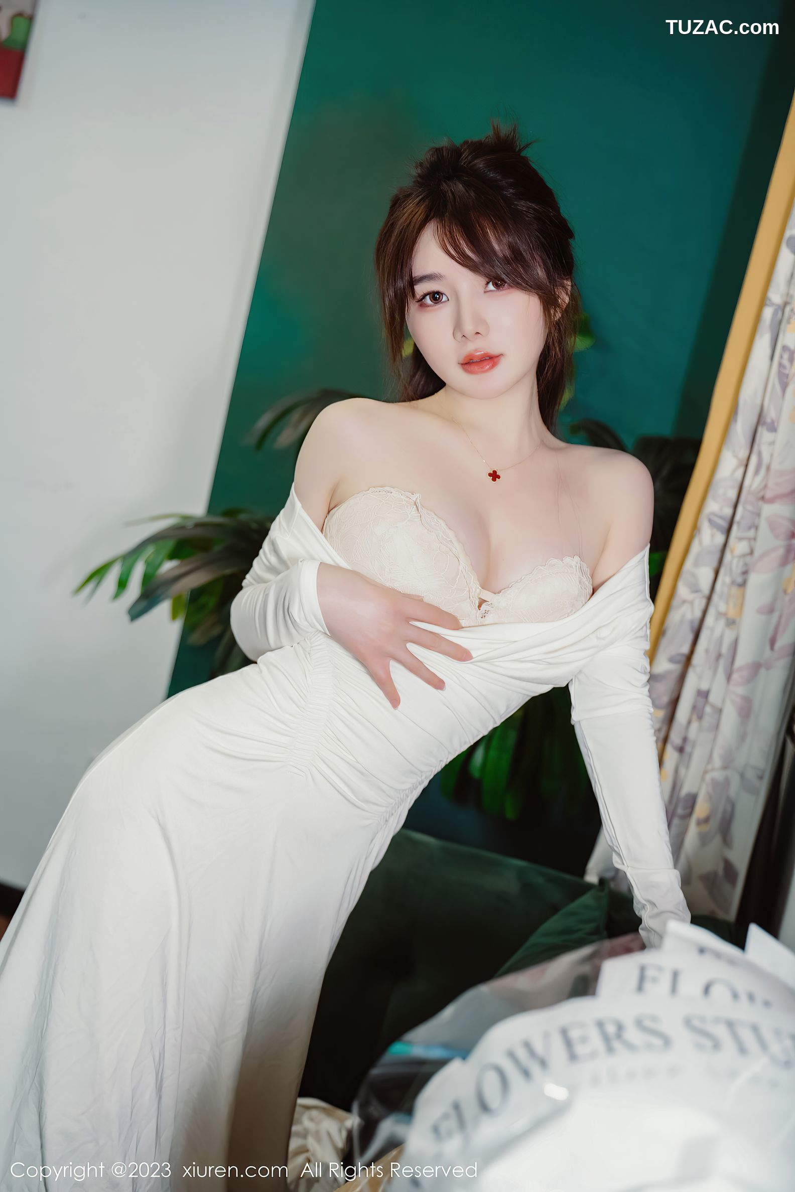 XiuRen秀人网-6182-婠婠么-白色连衣长裙蕾丝内衣白丝