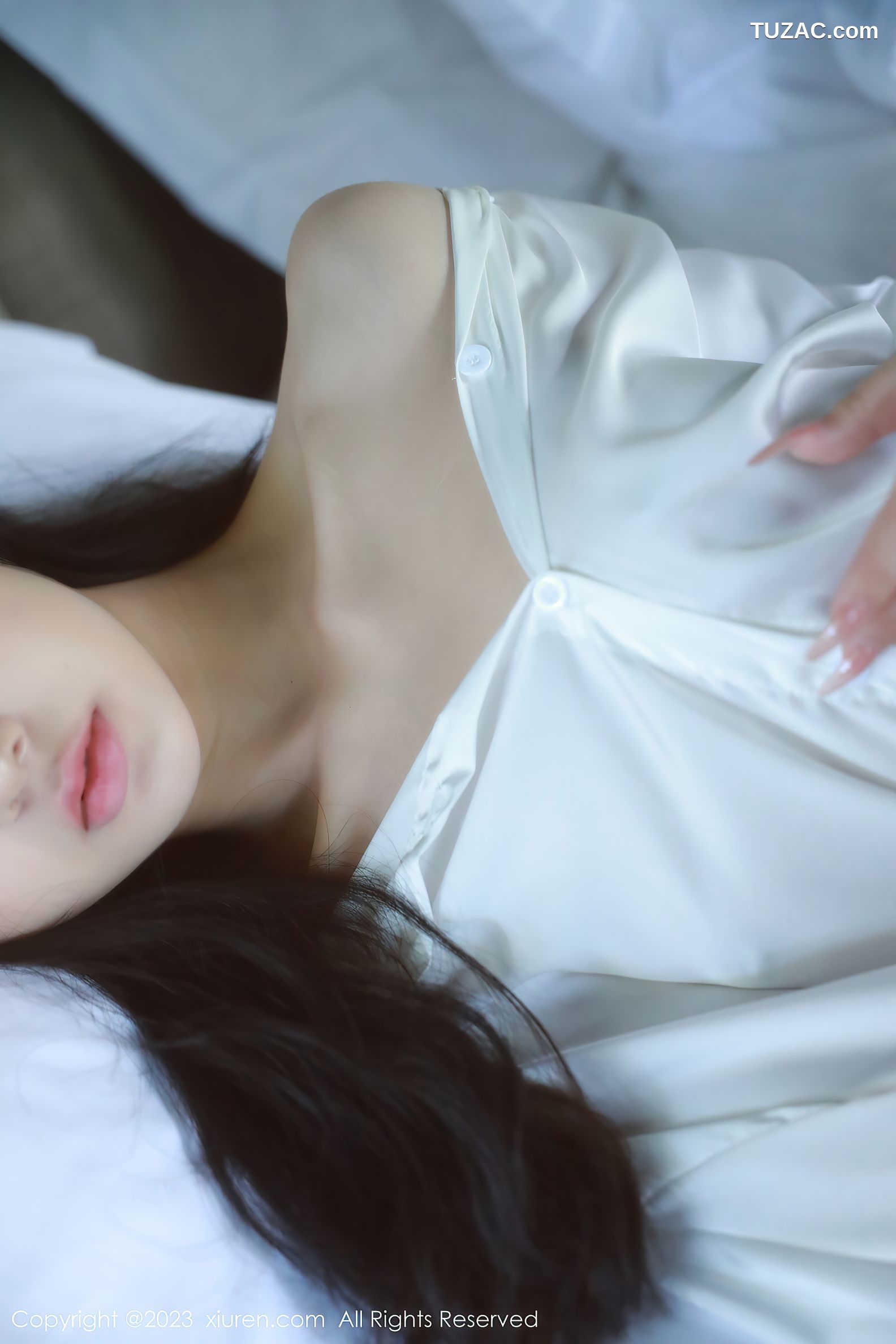 XiuRen秀人网-6183-谢晚晚-床上性感白T