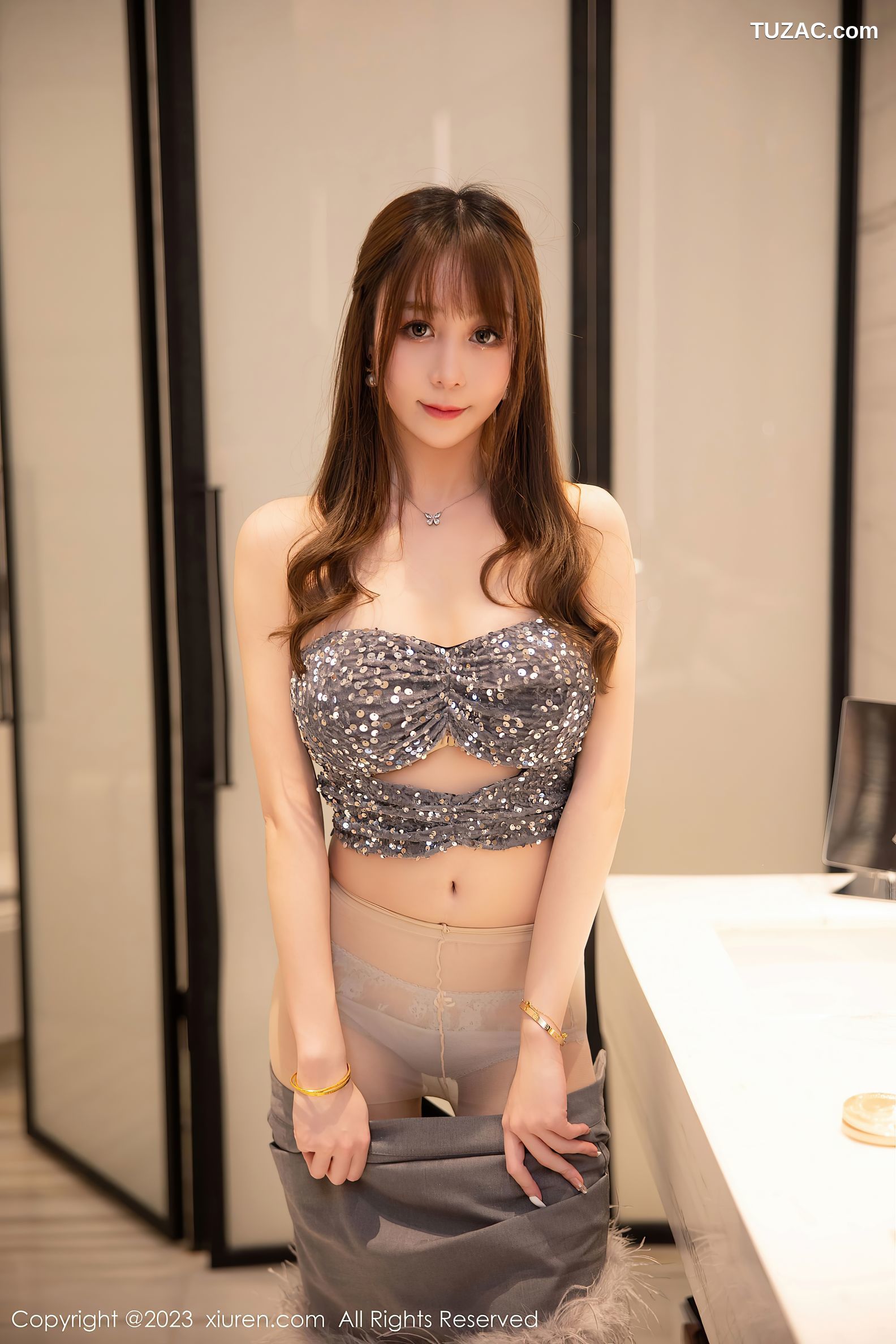 XiuRen秀人网-6184-水水er-银灰色短款上衣灰色短裙