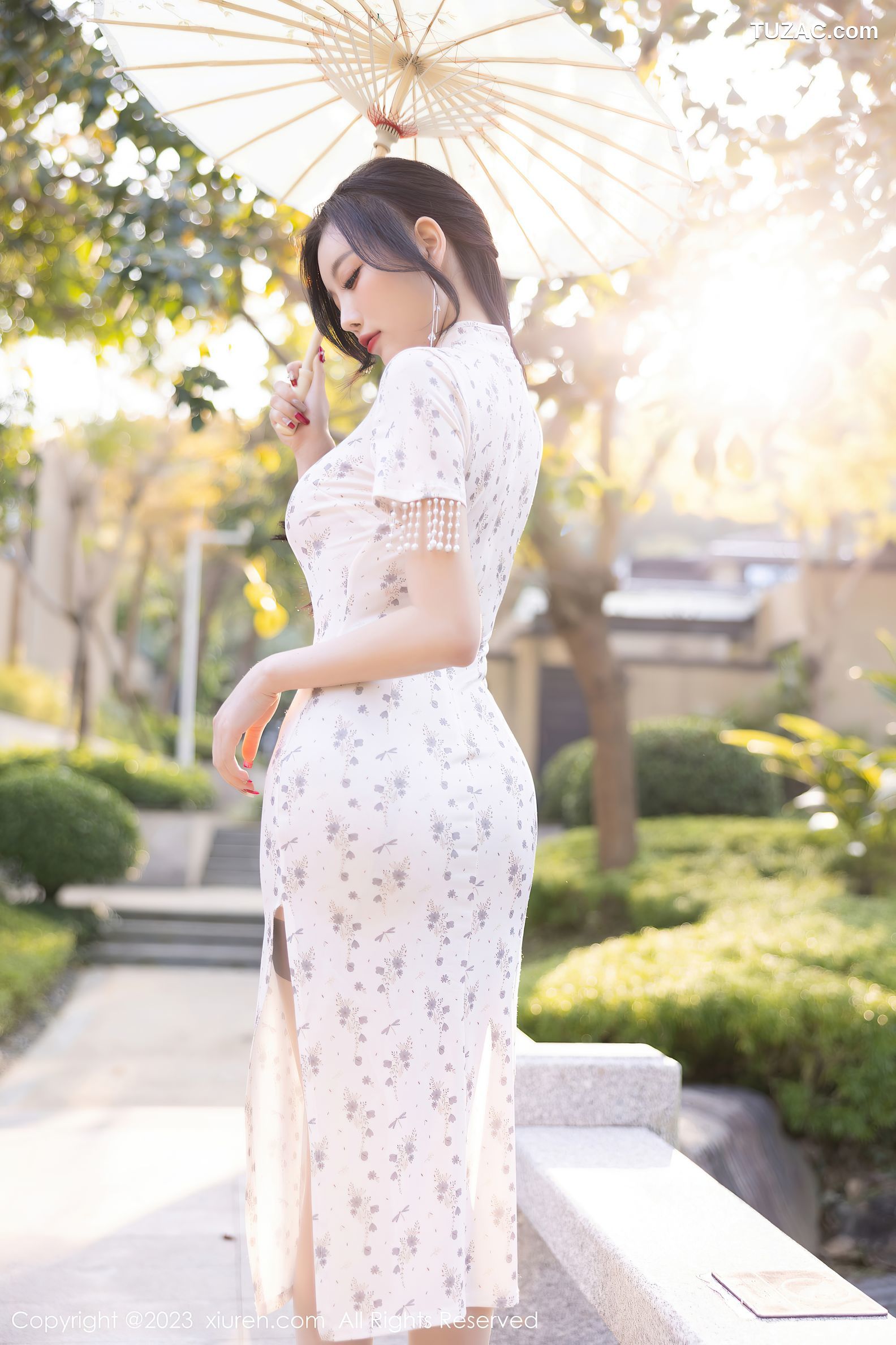 XiuRen秀人网-6186-杨晨晨-白色带图案旗袍灰色内衣