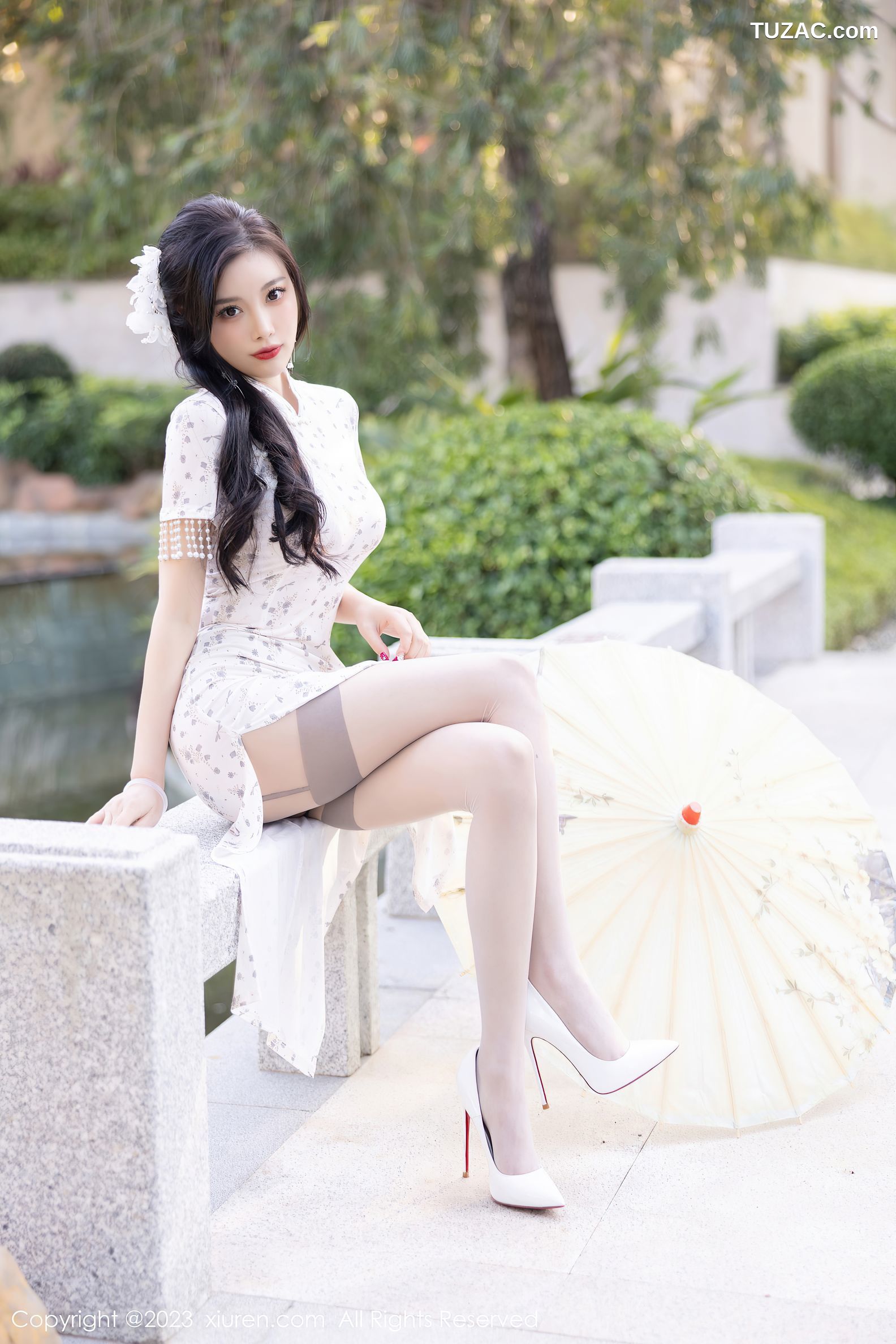 XiuRen秀人网-6186-杨晨晨-白色带图案旗袍灰色内衣