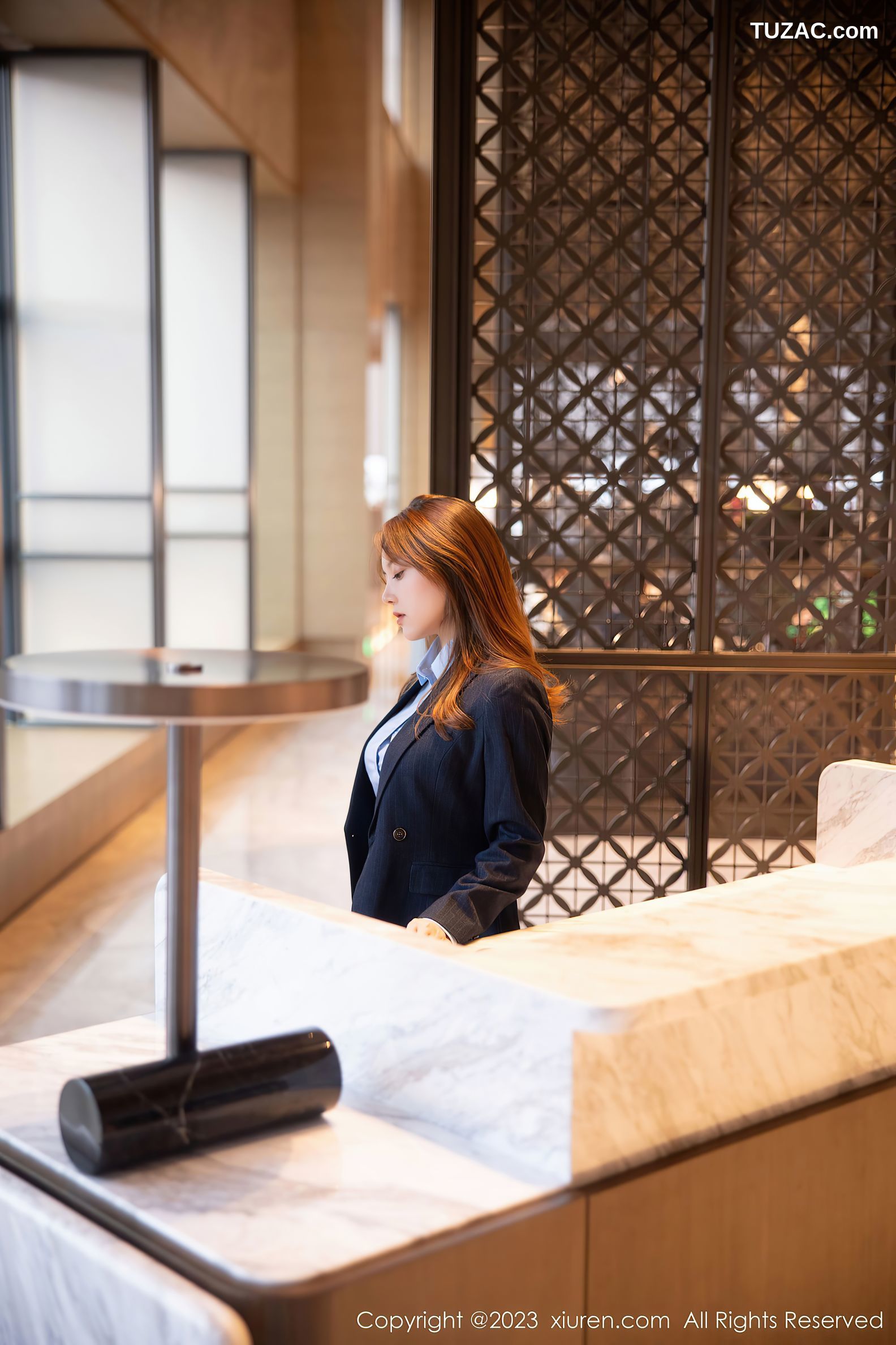 XiuRen秀人网-6190-豆瓣酱-OL装扮深蓝色西服粉色蕾丝内衣