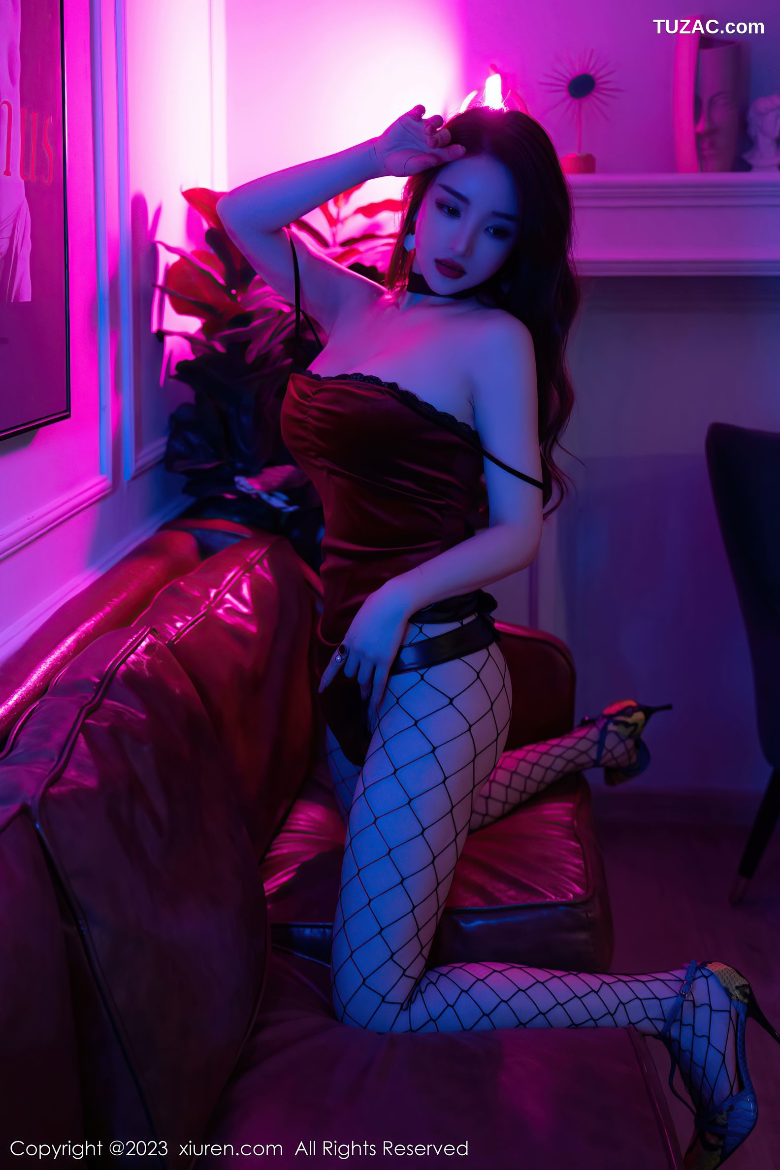 XiuRen秀人网-6192-雨儿1494-红色吊带短裙网格丝袜-2023.01.31