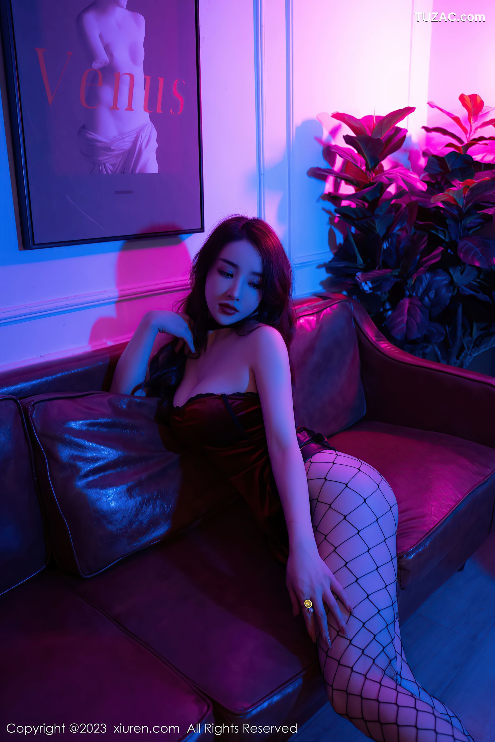 XiuRen秀人网-6192-雨儿1494-红色吊带短裙网格丝袜-2023.01.31