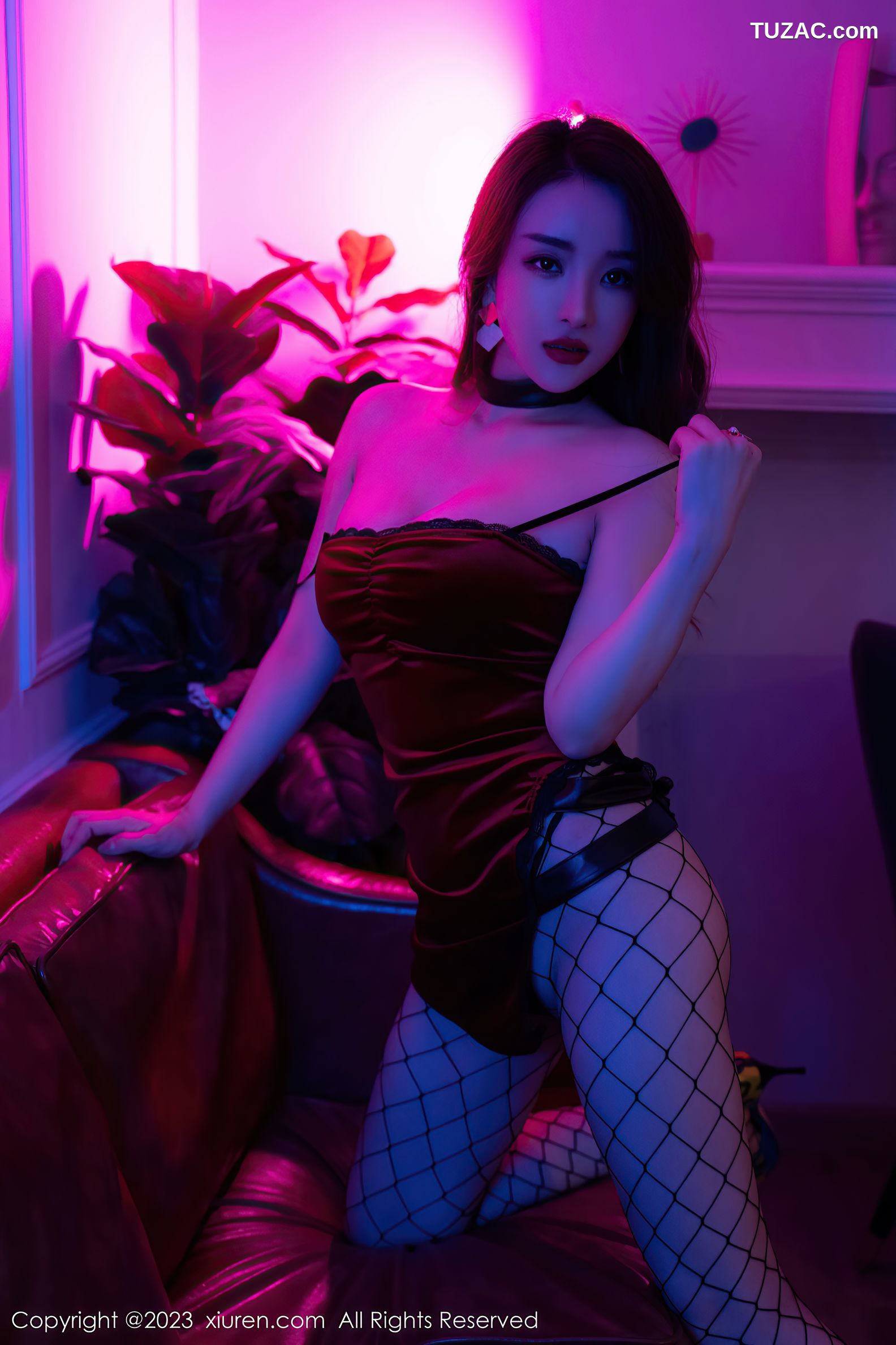 XiuRen秀人网-6192-雨儿1494-红色吊带短裙网格丝袜-2023.01.31
