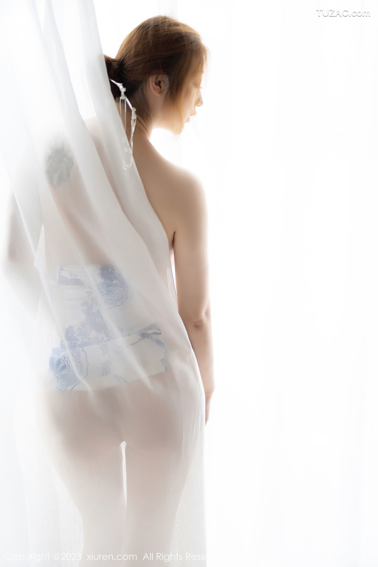 XiuRen秀人网-6199-妲己-白色轻透青花肩服饰低胸