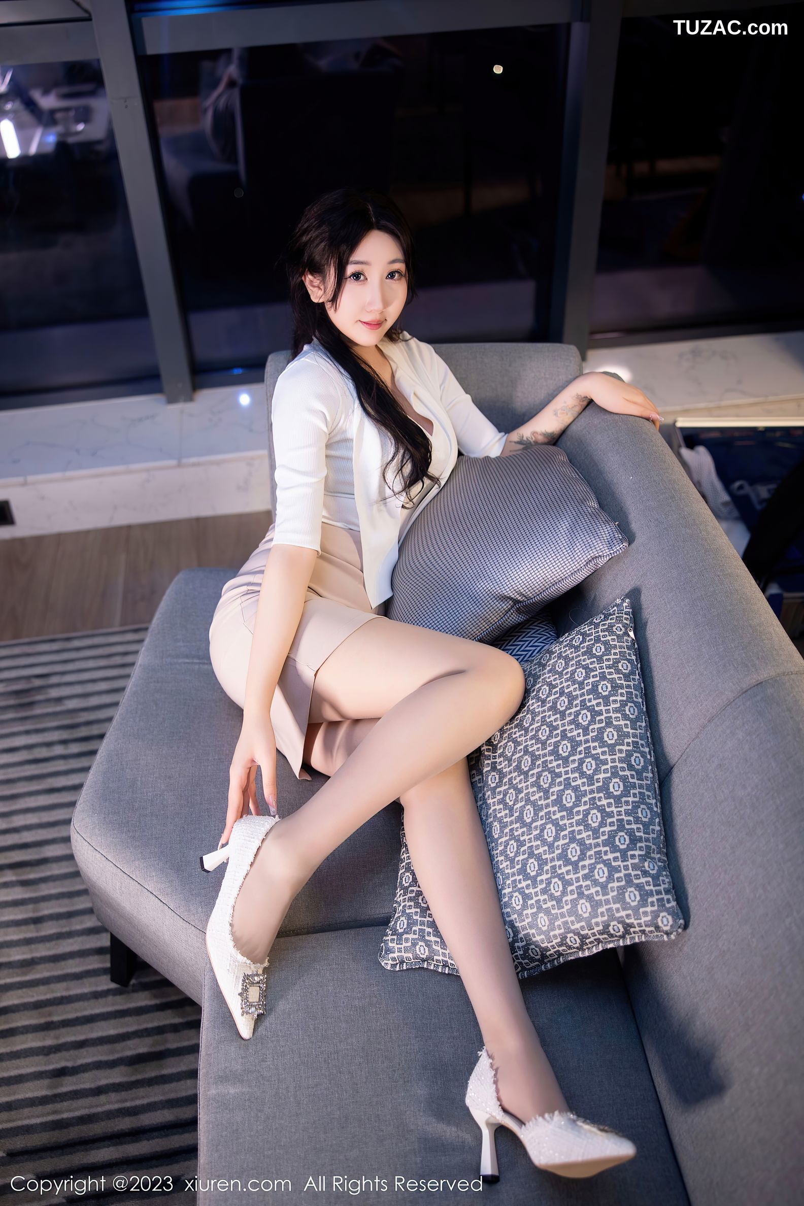 XiuRen秀人网-6207-江真真-白色OL职业装淡蓝蕾丝内衣