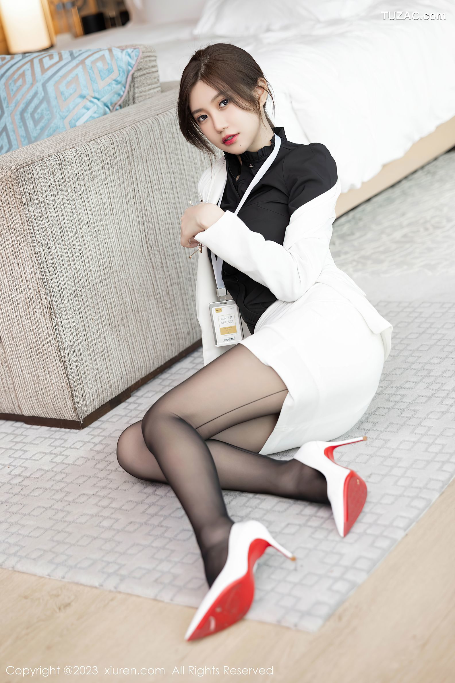 XiuRen秀人网-6214-绮里嘉-江浙沪旅拍-白色OL制服白色蕾丝内衣