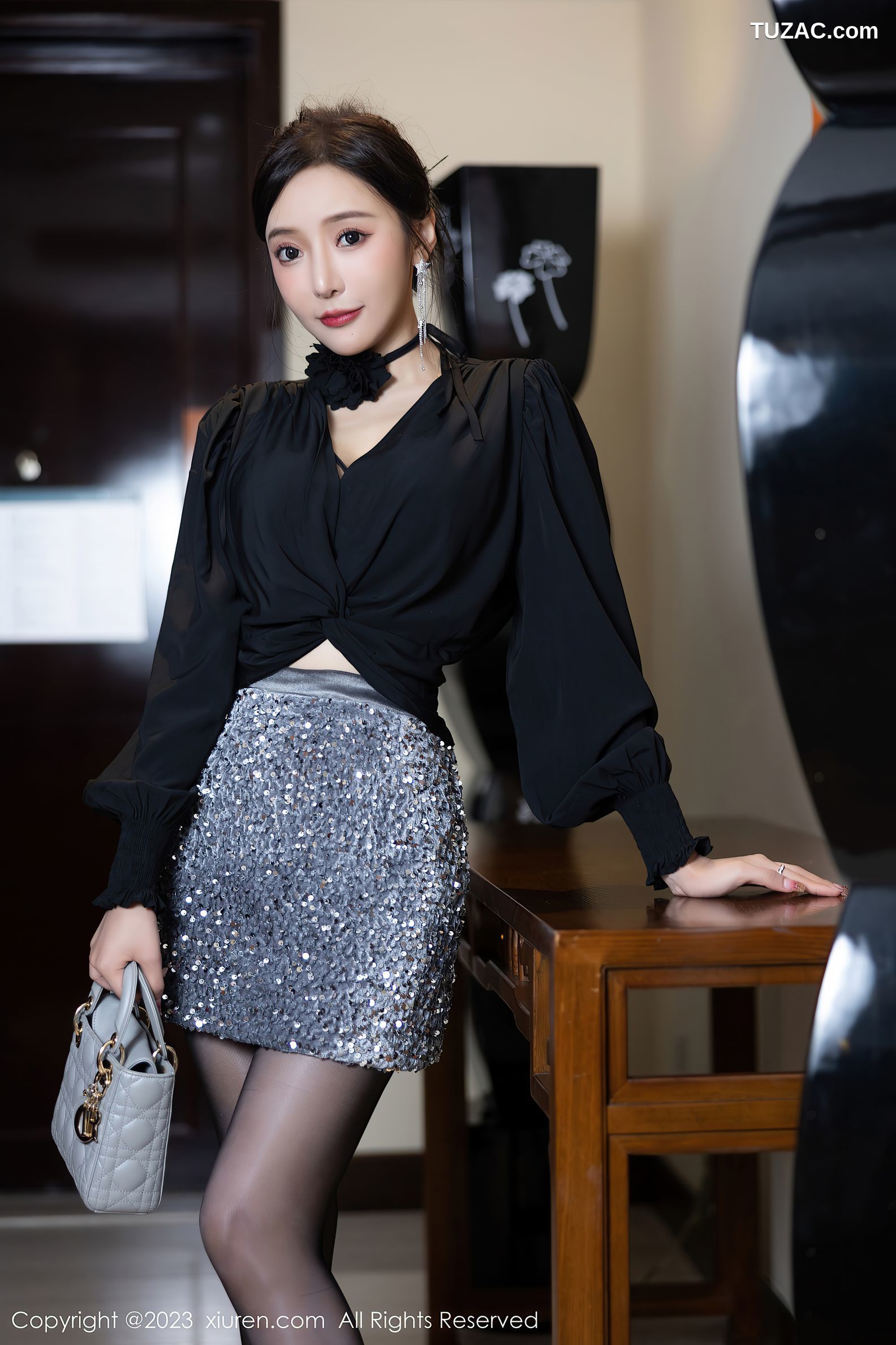 XiuRen秀人网-6215-王馨瑶-黑色蕾丝内衣黑丝