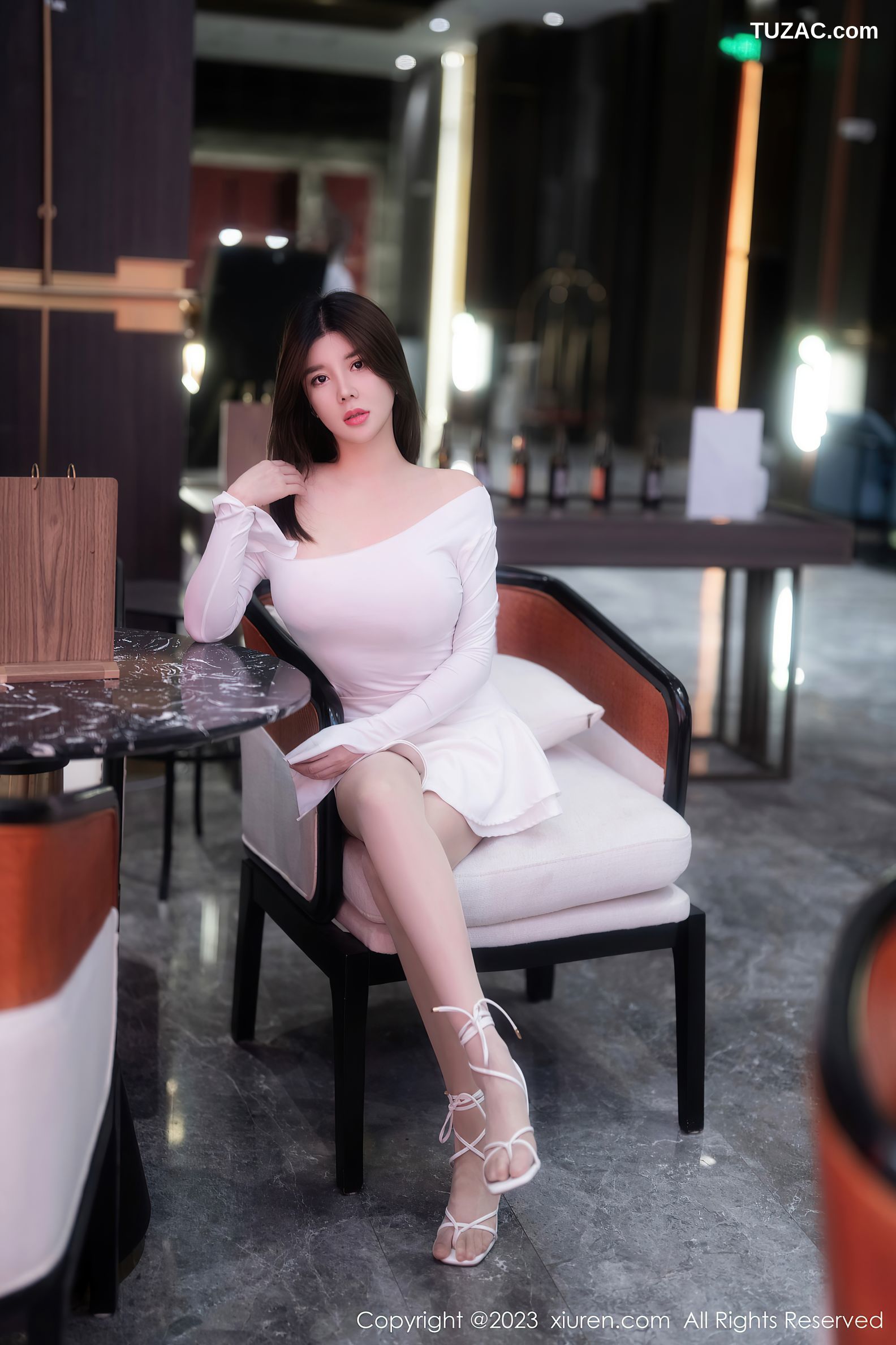 XiuRen秀人网-6218-周jojobaby-露肩白裙超薄肉丝