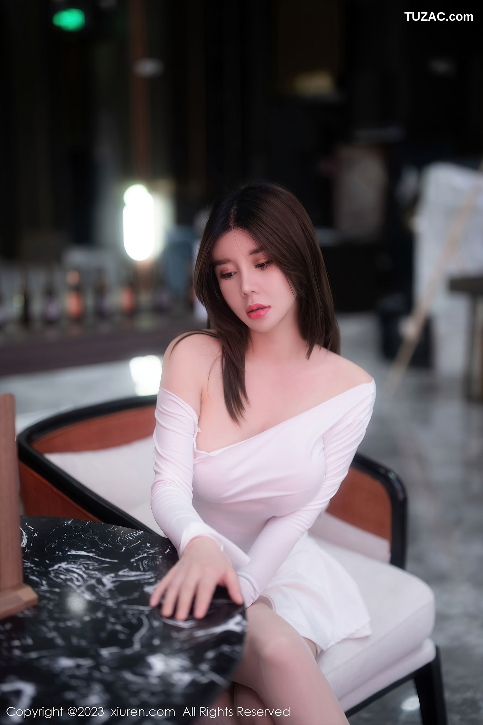 XiuRen秀人网-6218-周jojobaby-露肩白裙超薄肉丝