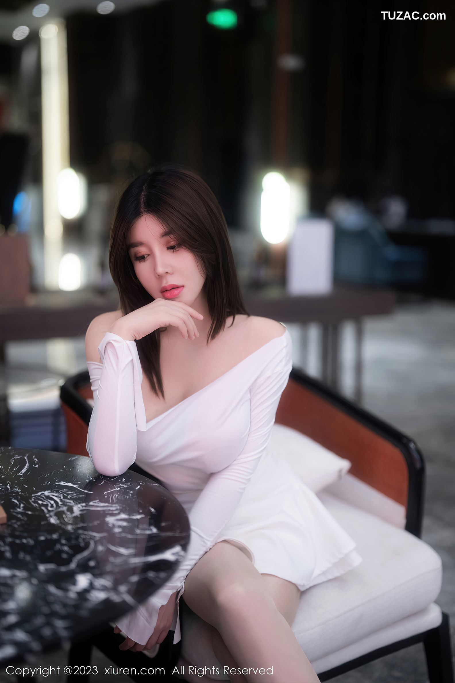 XiuRen秀人网-6218-周jojobaby-露肩白裙超薄肉丝