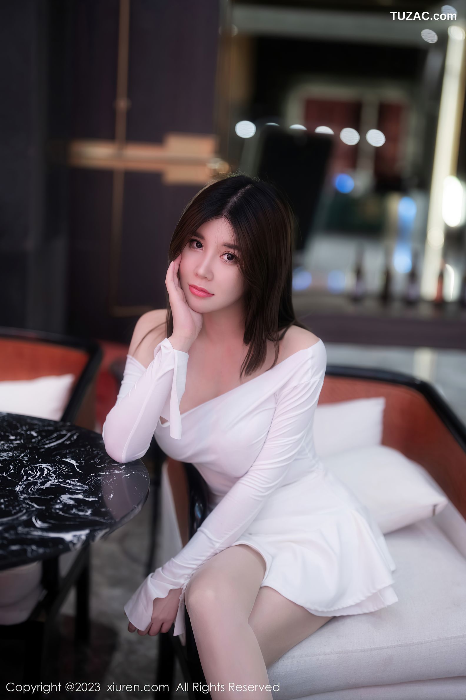 XiuRen秀人网-6218-周jojobaby-露肩白裙超薄肉丝