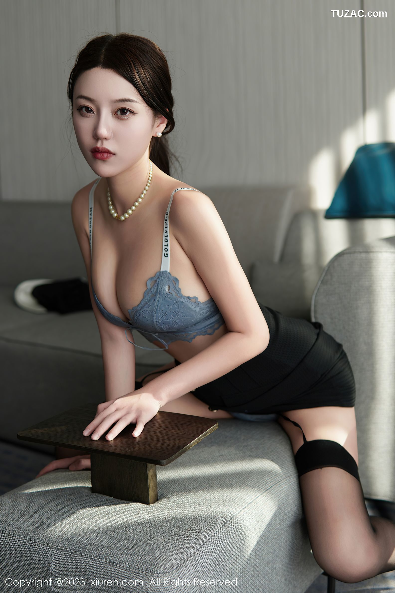 XiuRen秀人网-6231-米娜-OL装扮蕾丝内衣黑丝吊带袜