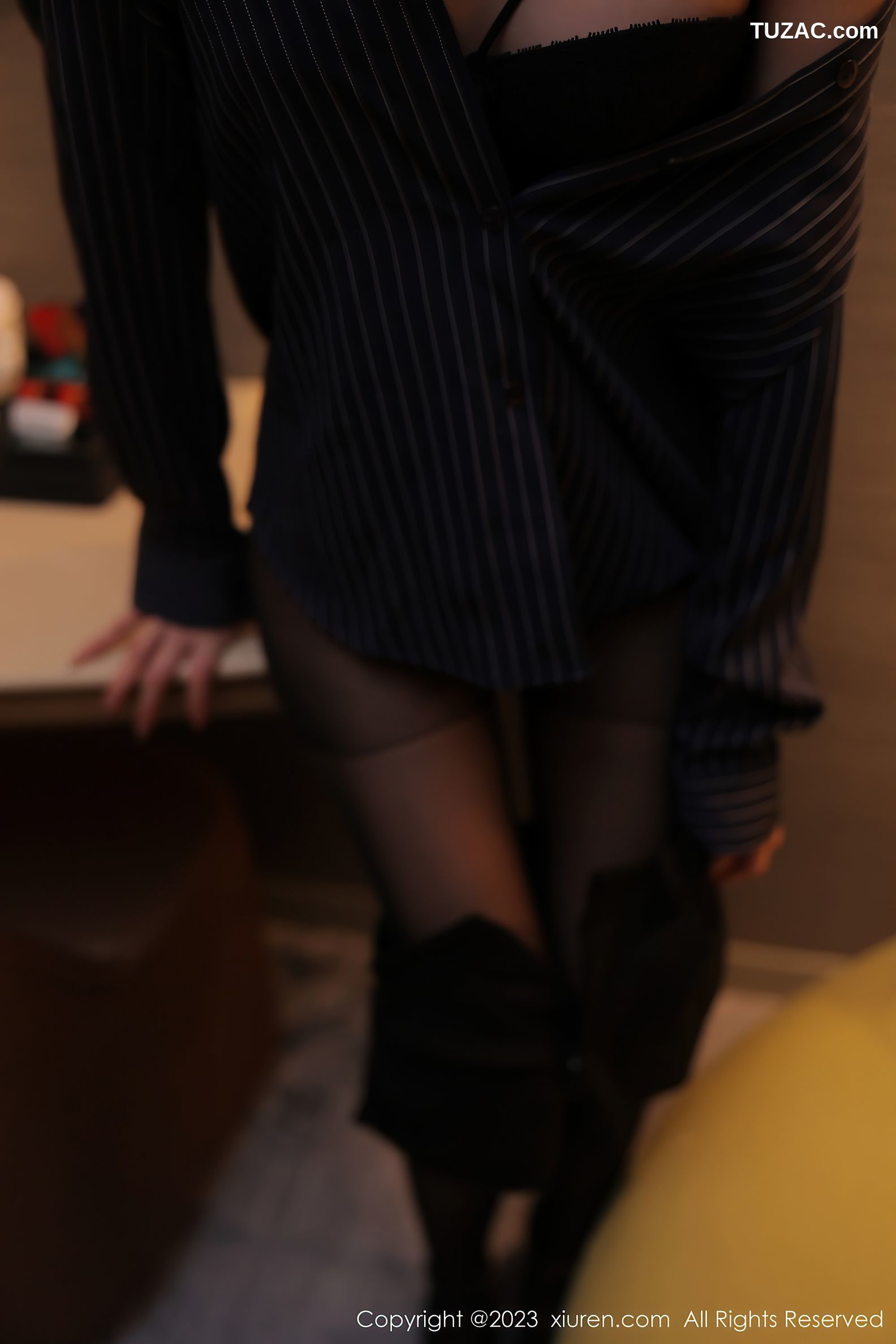 XiuRen秀人网-6246-谢小蒽-宾馆性感OL装扮黑色蕾丝内衣