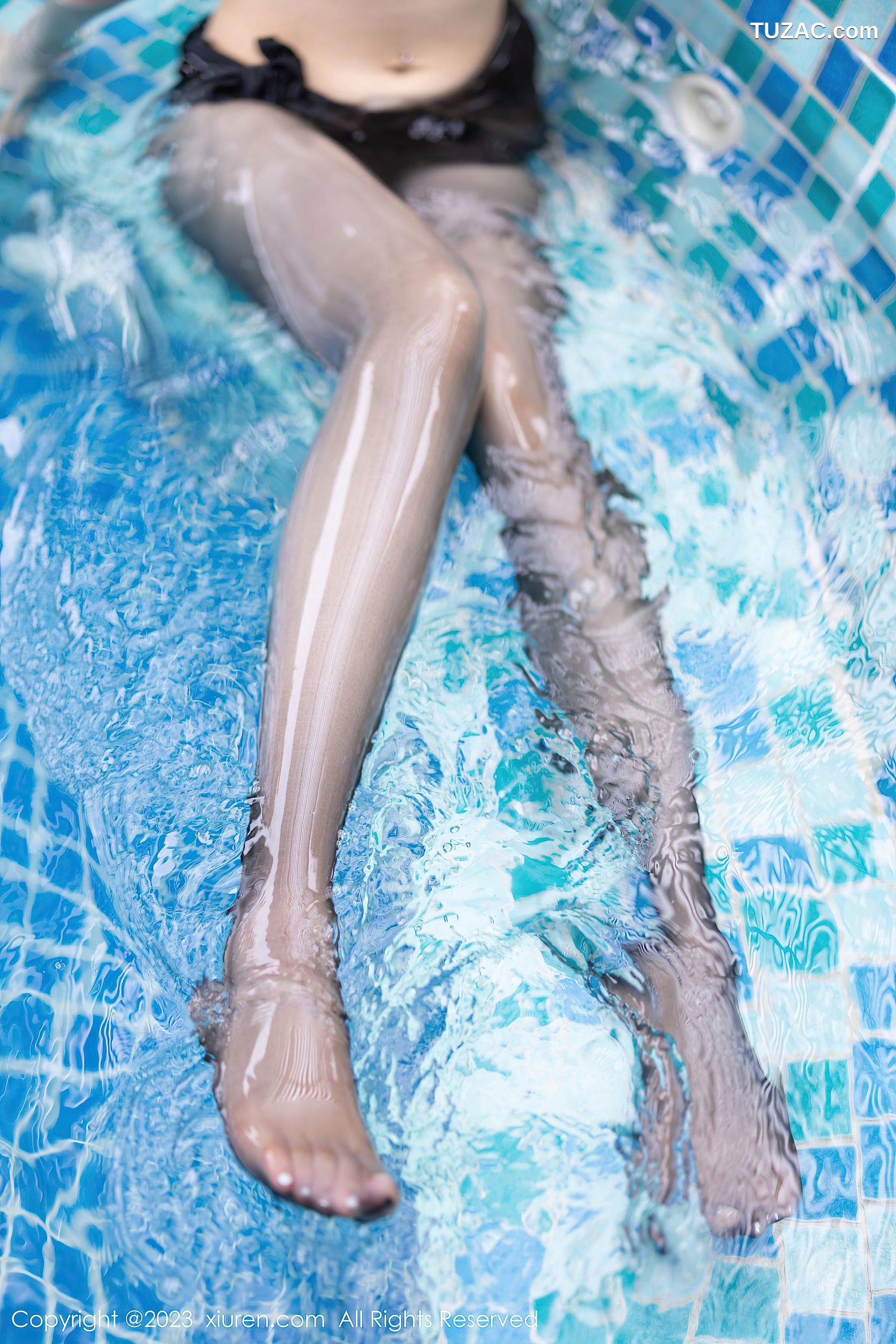 XiuRen秀人网-6251-徐莉芝Booty-泳池场景性感黑色比基尼-2023.02.10