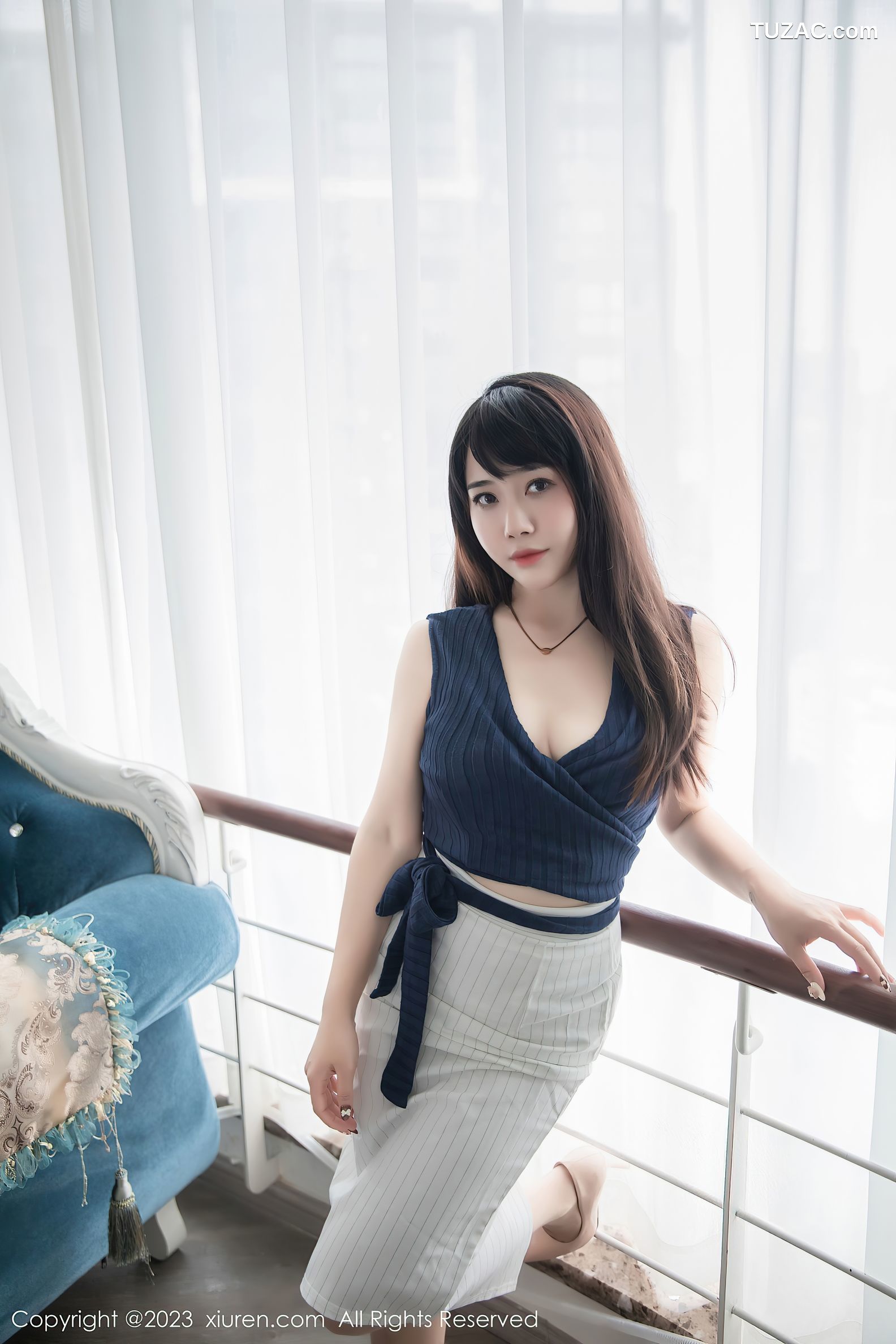 XiuRen秀人网-6272-严利娅Yuliya-蓝色上衣白短裙蓝色内衣超薄肉丝-2023.02.16