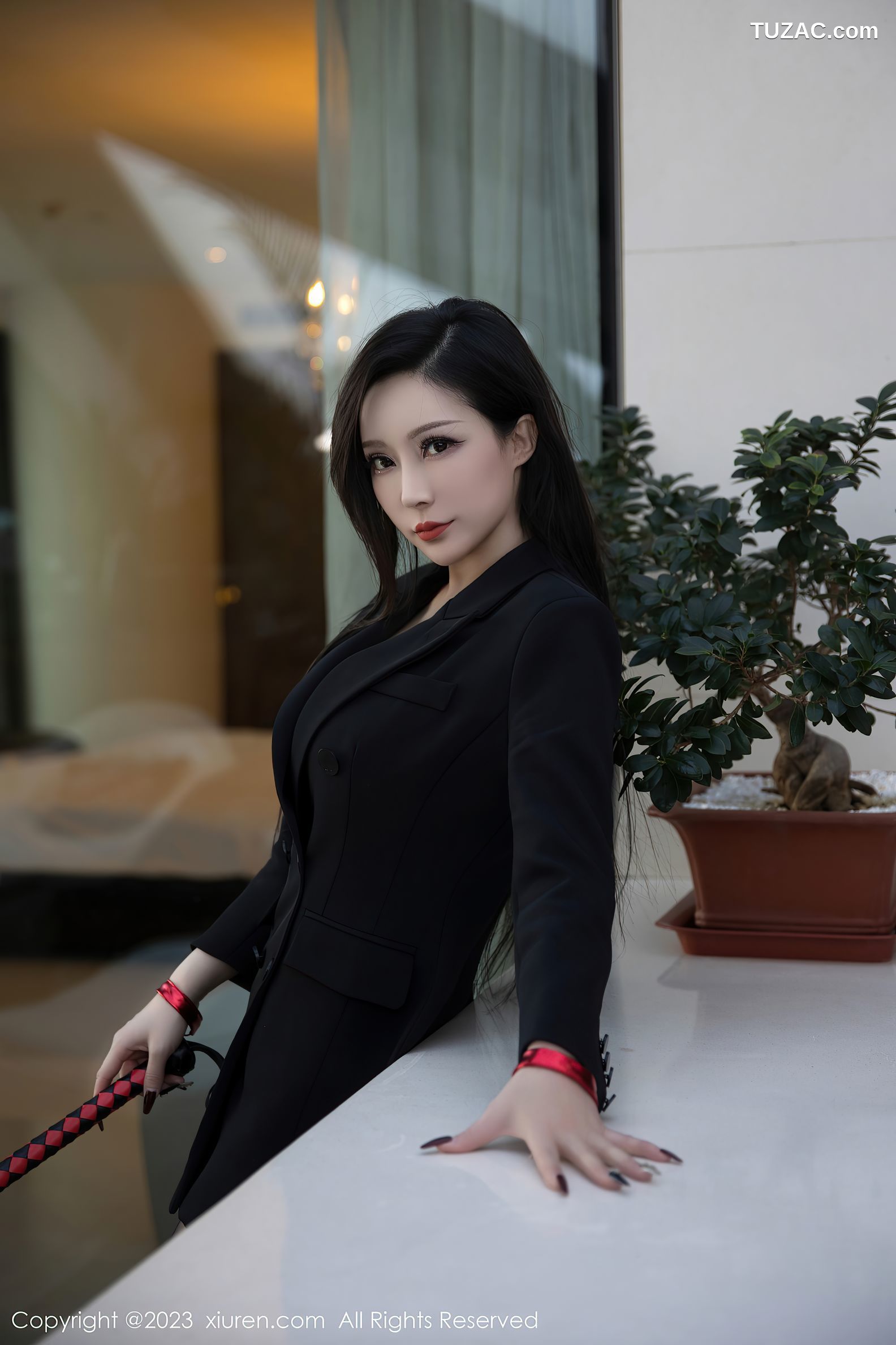 XiuRen秀人网-6294-大琪琪Emily-黑色外衣红色情趣内衣-2023.02.21