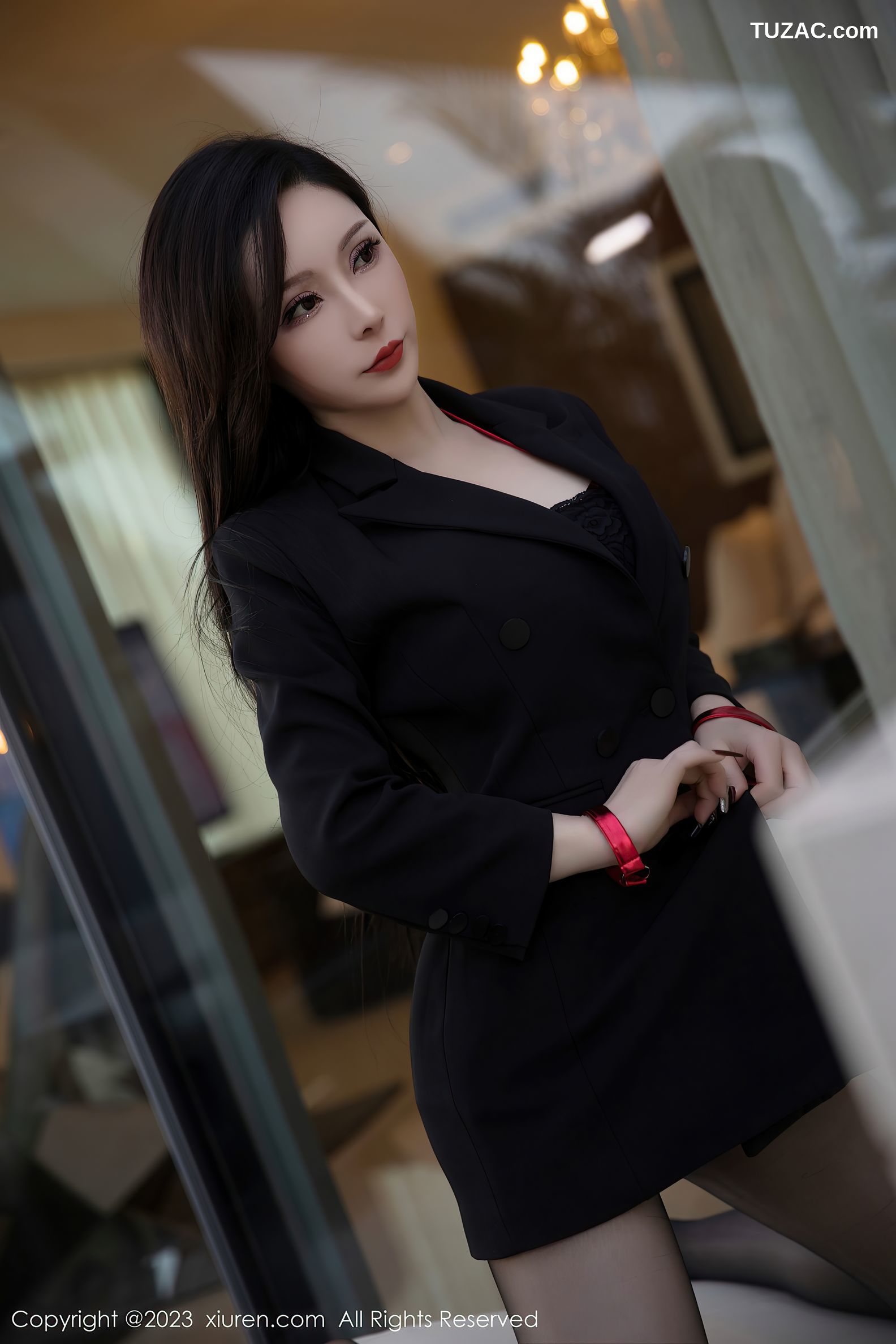 XiuRen秀人网-6294-大琪琪Emily-黑色外衣红色情趣内衣-2023.02.21