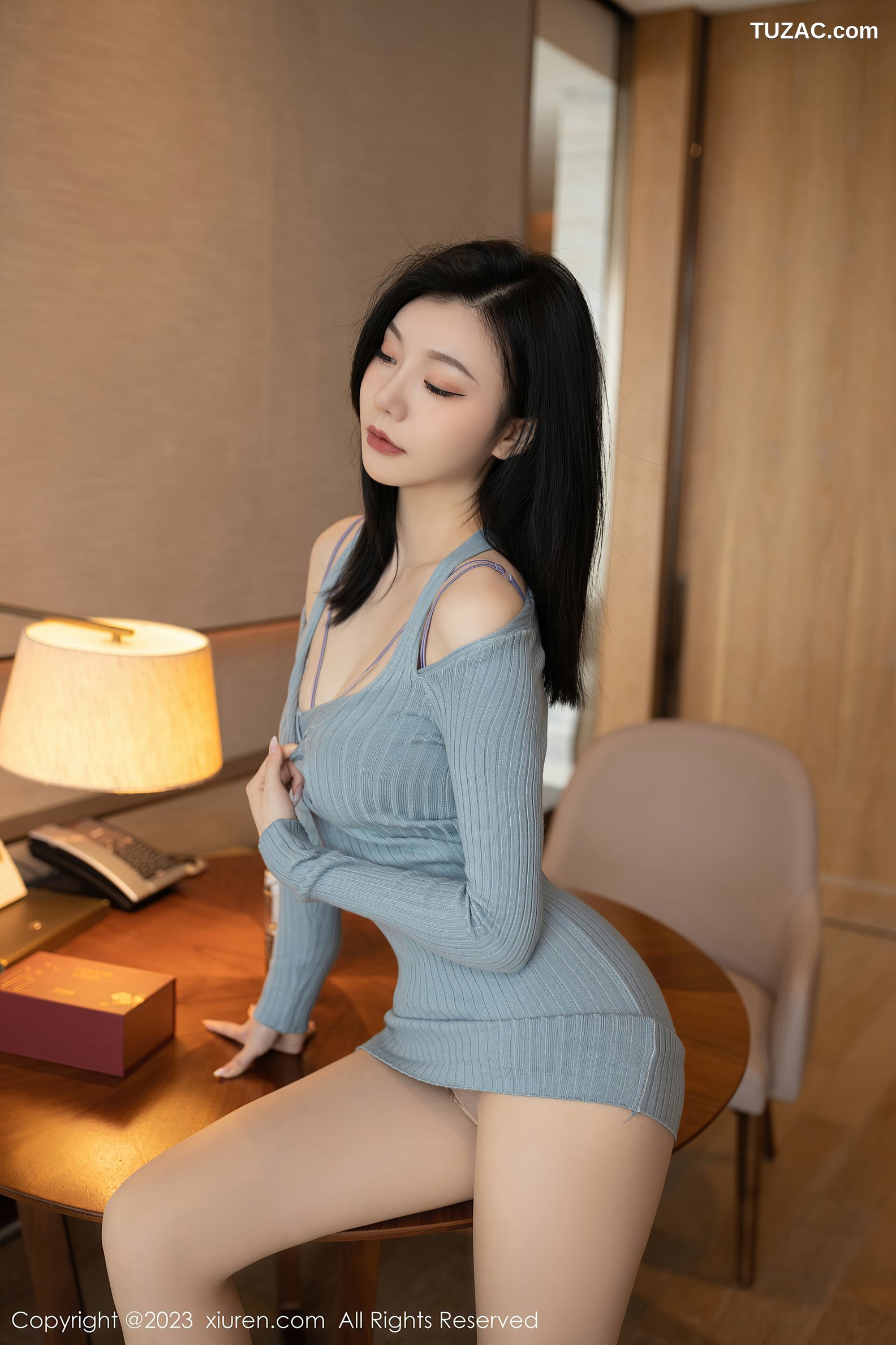 XiuRen秀人网-6300-安然Anran-同学的妈妈角色灰连衣短裙超薄肉丝-2023.02.21