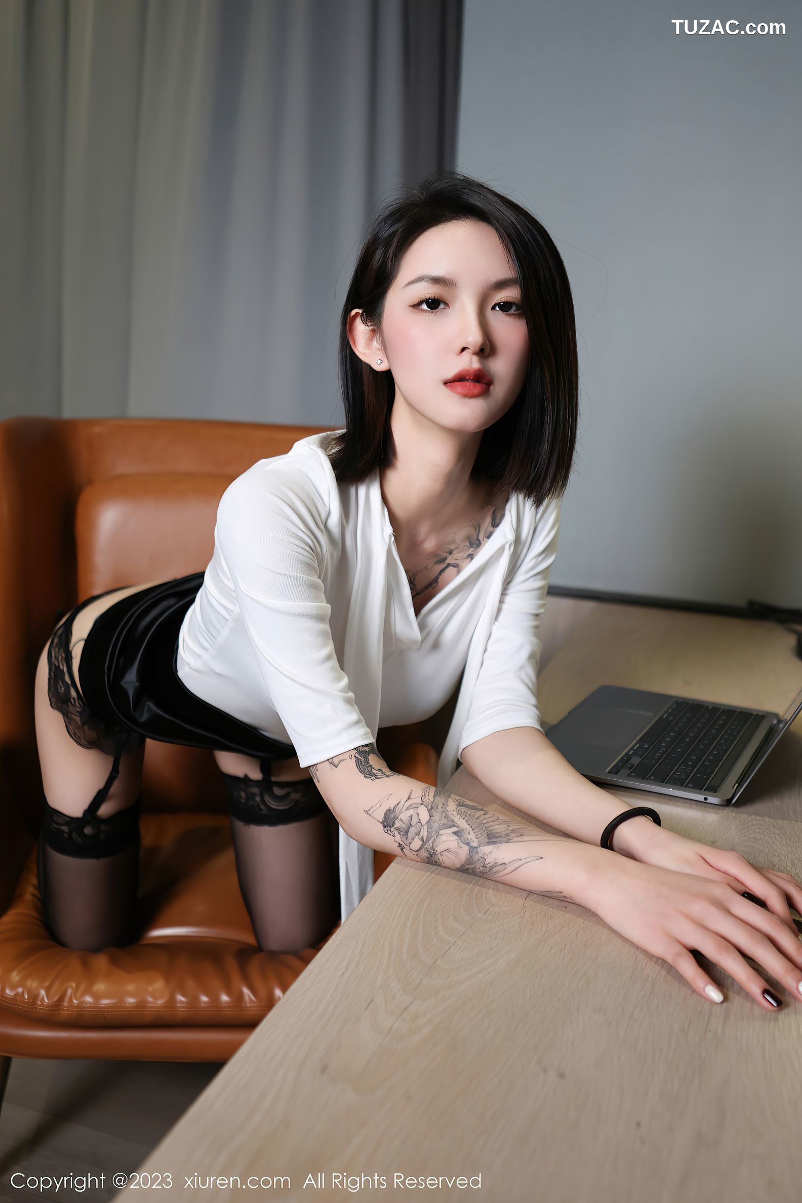 XiuRen秀人网-6316-乔一一-白山黑裙职业装黑情趣内衣