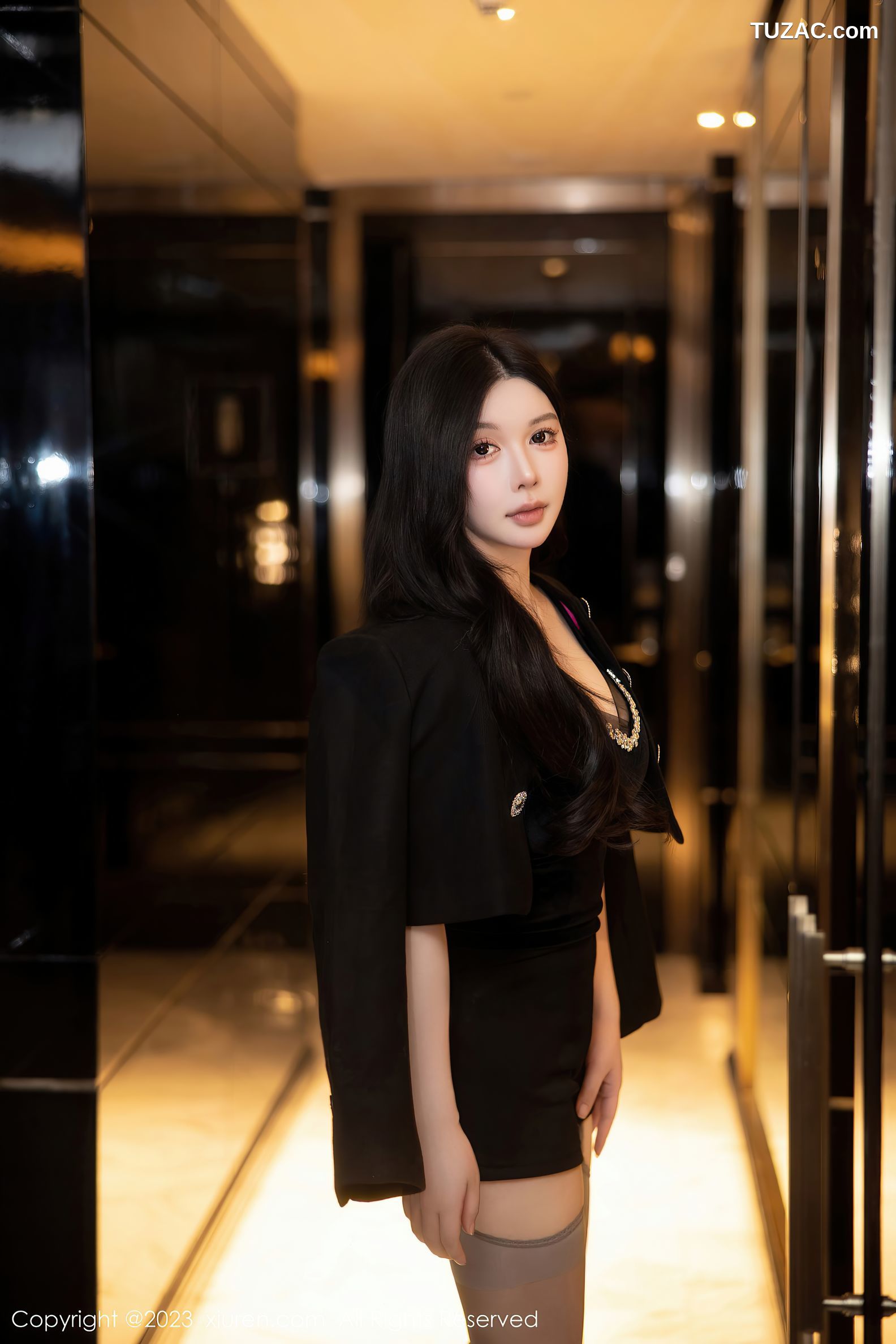 XiuRen秀人网-6317-林珊珊-黑吊带灰内衣灰丝