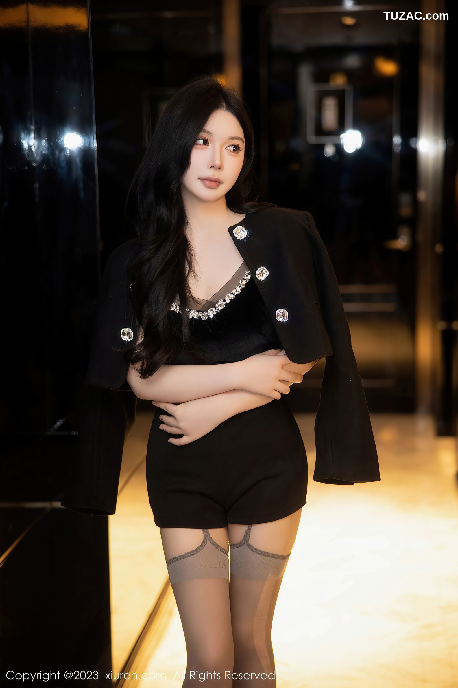 XiuRen秀人网-6317-林珊珊-黑吊带灰内衣灰丝