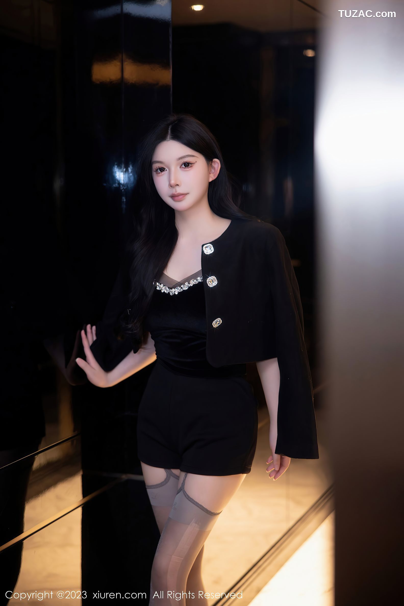 XiuRen秀人网-6317-林珊珊-黑吊带灰内衣灰丝