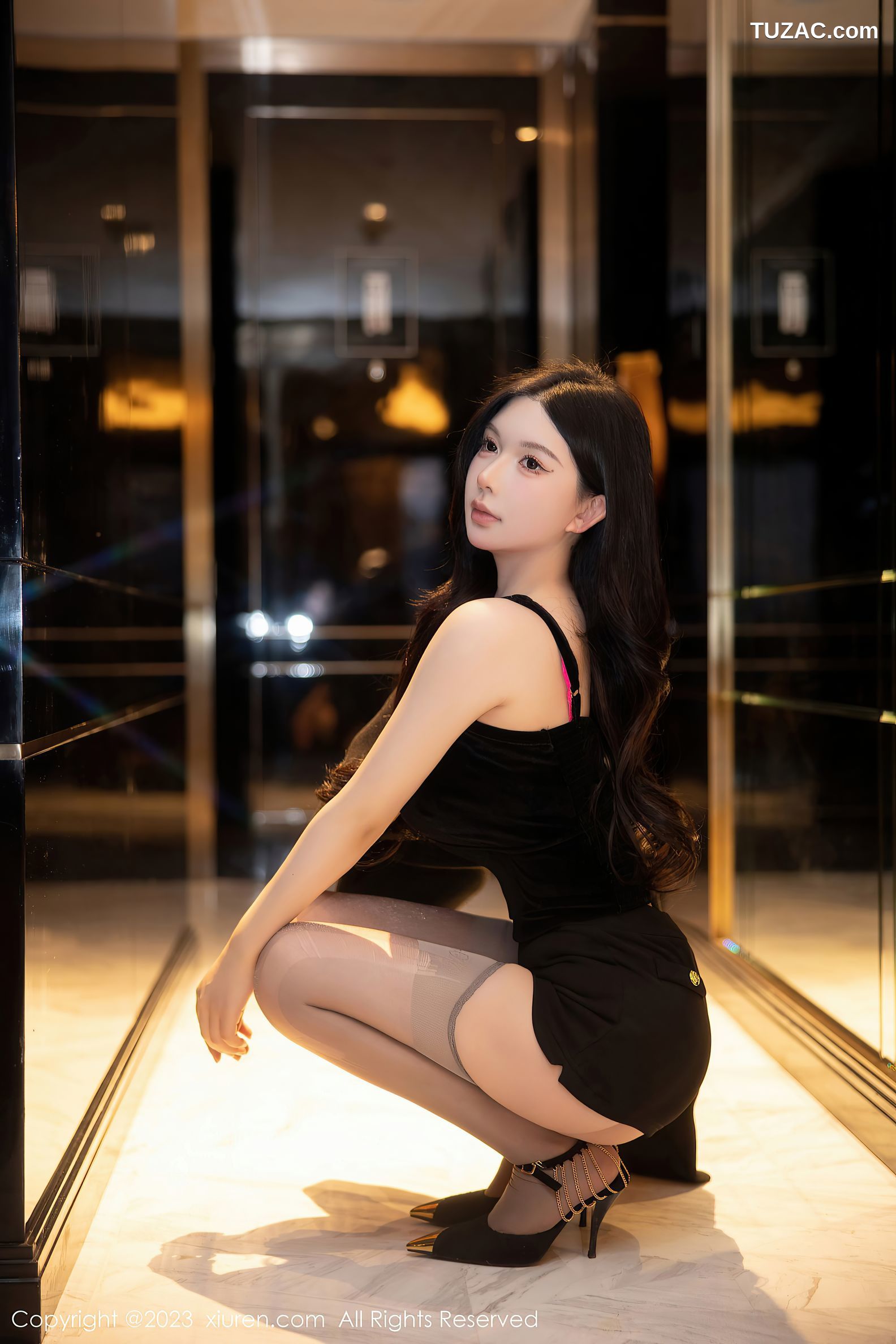 XiuRen秀人网-6317-林珊珊-黑吊带灰内衣灰丝