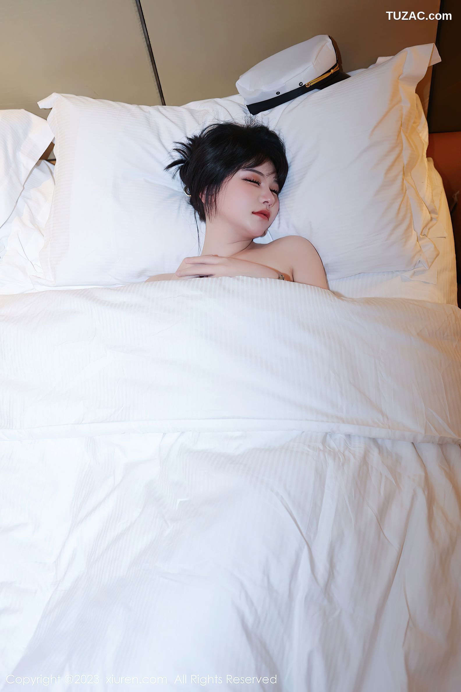 XiuRen秀人网-6328-桃桃子-情趣警察制服淡黄色蕾丝内衣-2023.02.27